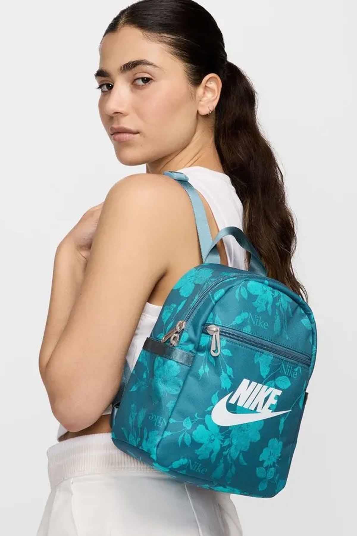 NIKESırt ÇantasıNike Çanta Sırt Çantası En: 20 cm, Boy: 25 cm, Derinlik: 10 cm Unisex Sırt Çantası HJ8503-006-Çok Renkli