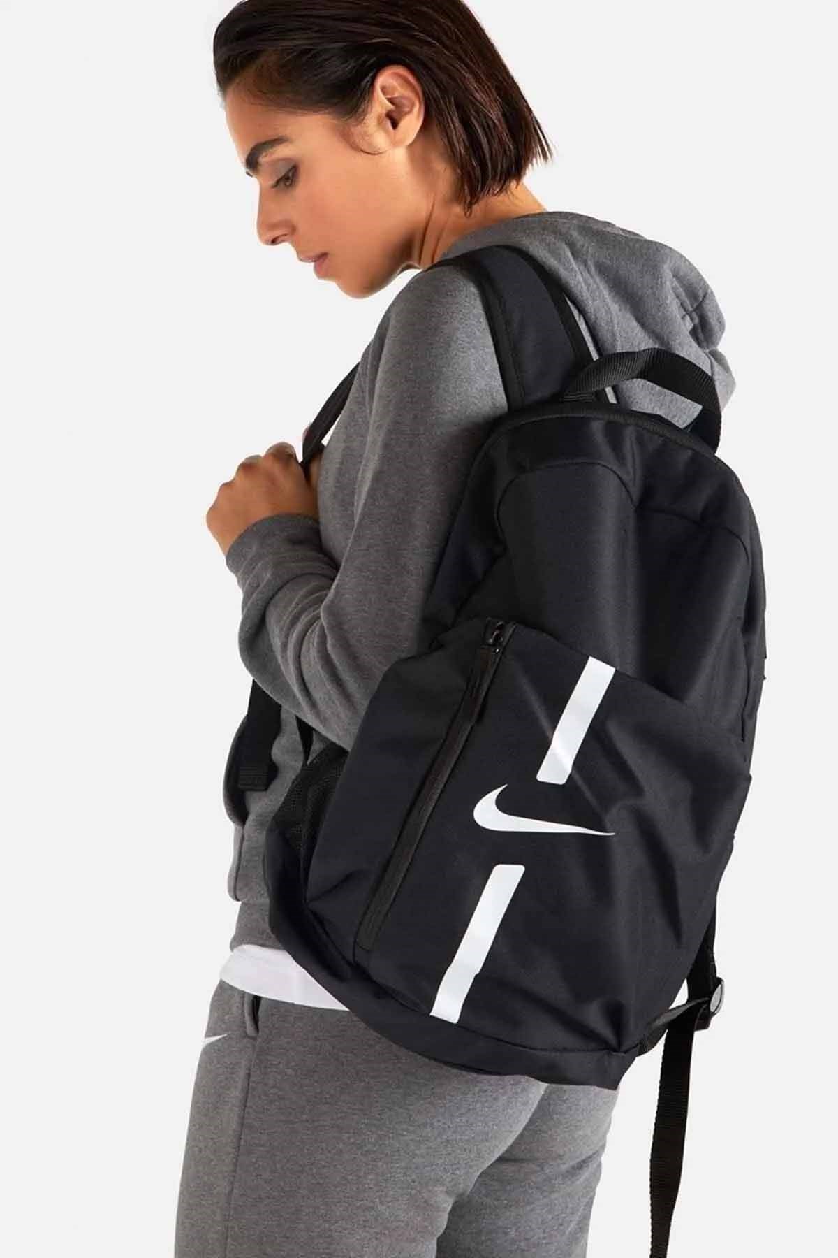 NIKESırt ÇantasıNike Sırt ve Okul Çantası 30L 48 x 33 x 17 cm (Y x G x D) Unisex Sırt Çantası NK2647RS-Siyah