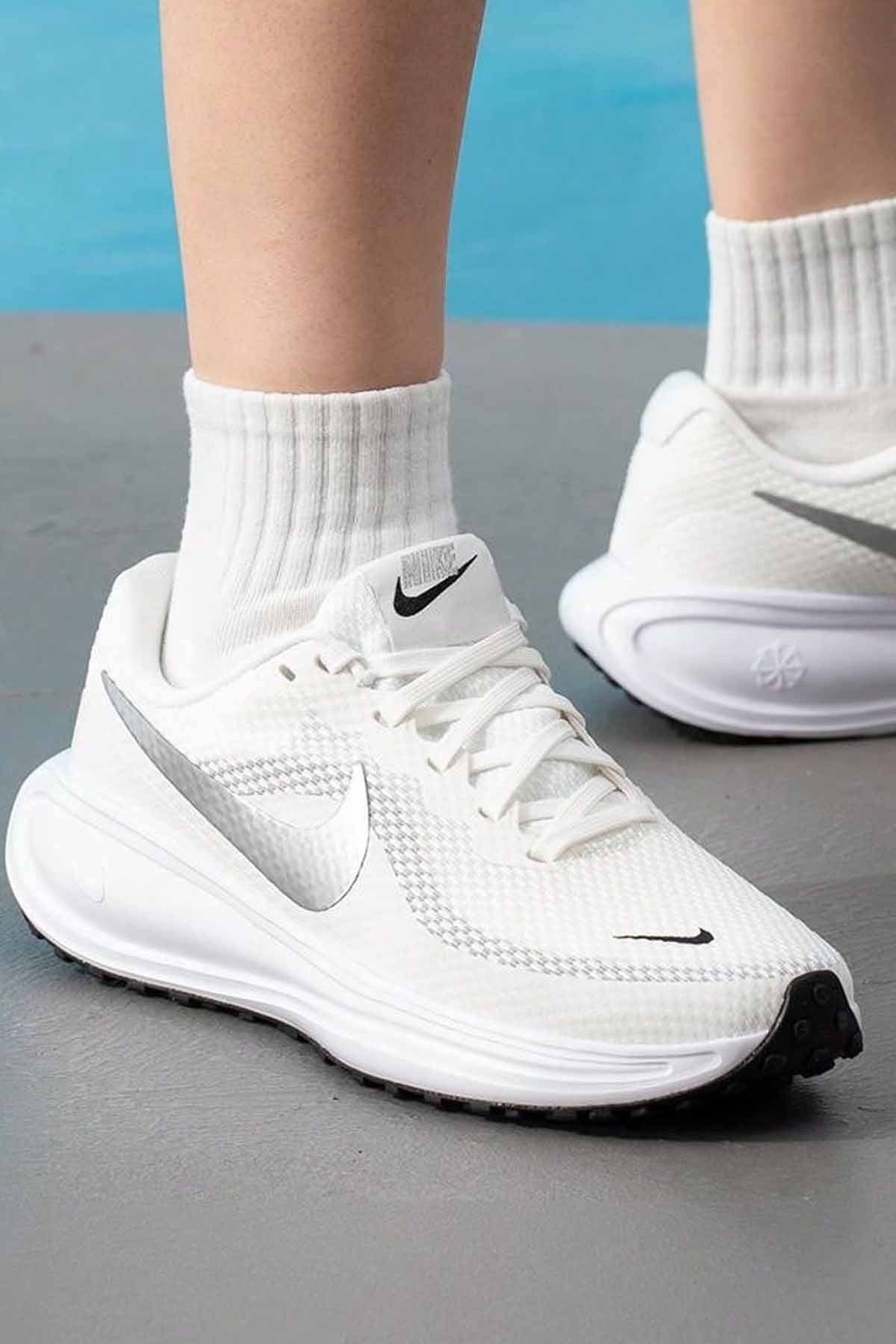 NIKESneakerNike Revolution 8 Kadın Sneaker HJ8485-112BEYAZ