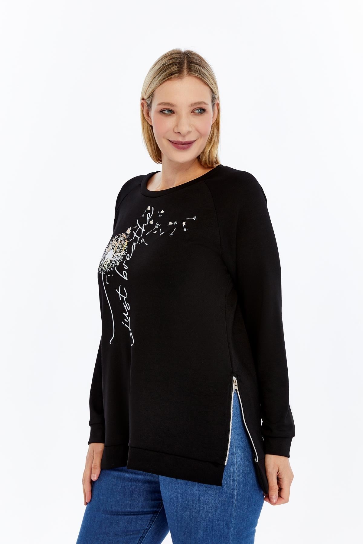 Büyük Beden Breathe Baskılı Fermur Yırtmaç Detaylı Oysho Kumaş Reglan Kol Sweashirt SiyahCurvy TrendBüyük Beden Breathe Baskılı Fermur Yırtmaç Detaylı Oysho Kumaş Reglan Kol Sweashirt Siyah