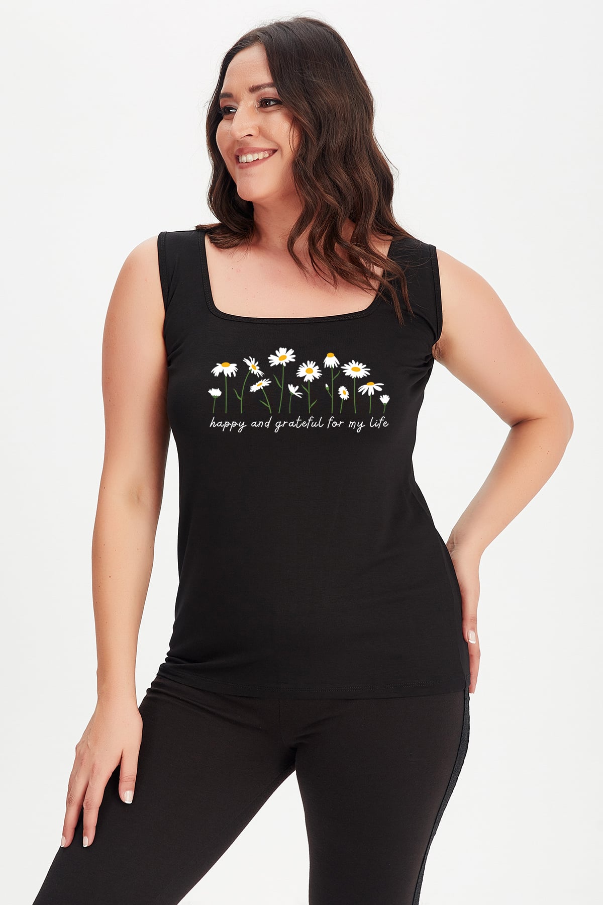 Büyük Beden Daisies Baskılı Kare Yaka Kalın Askılı Atlet Bluz SiyahCurvy TrendBüyük Beden Daisies Baskılı Kare Yaka Kalın Askılı Atlet Bluz Siyah