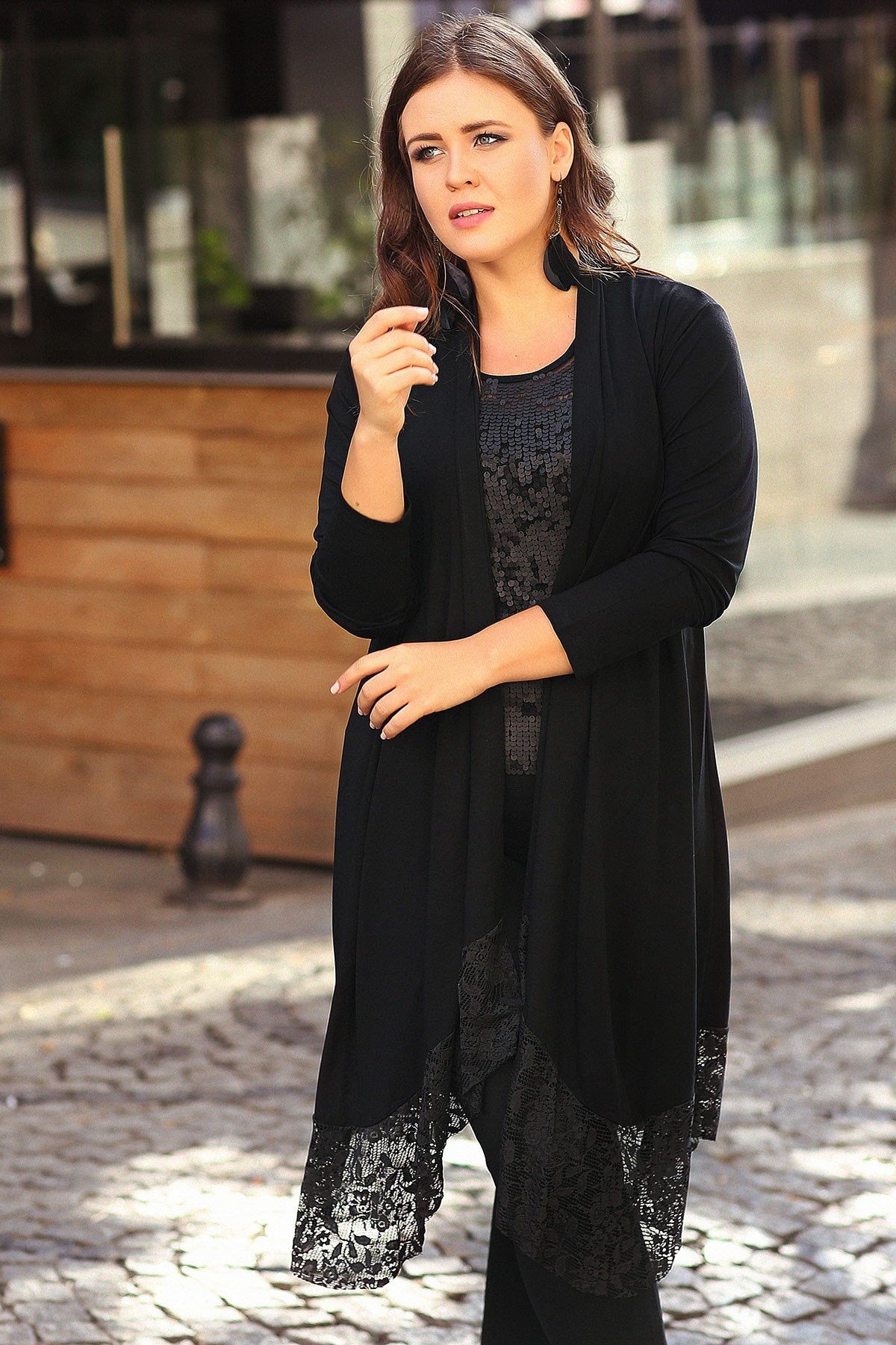 Büyük Beden Etekucu Dantel Hırka Siyah