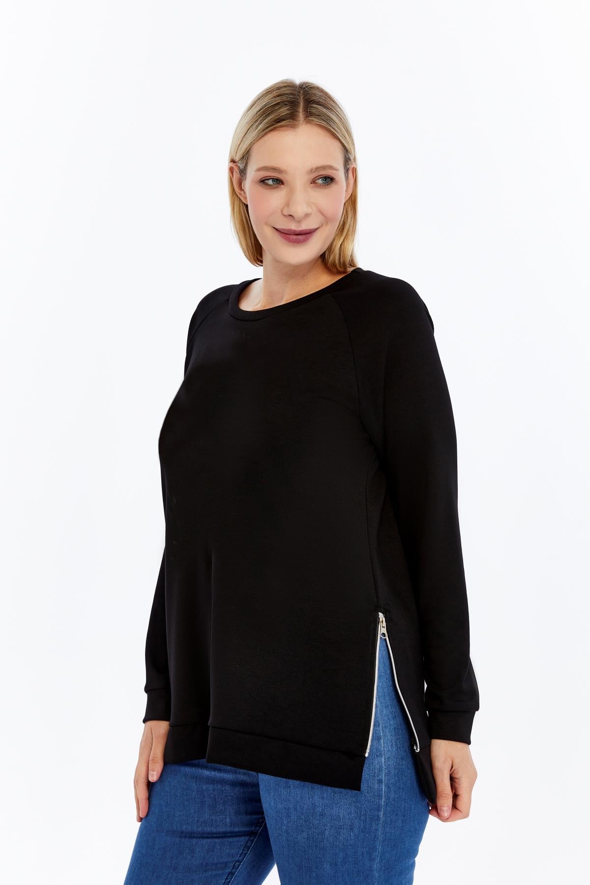 Büyük Beden Fermur Yırtmaç Detaylı Oysho Kumaş Reglan Kol Sweashirt SiyahCurvy TrendBüyük Beden Fermur Yırtmaç Detaylı Oysho Kumaş Reglan Kol Sweashirt Siyah