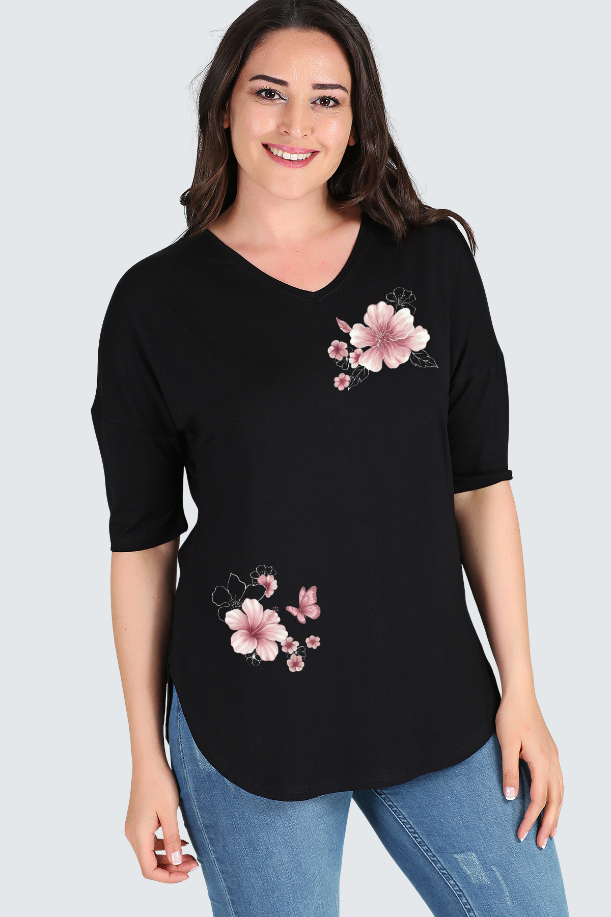 Büyük Beden Hibiskus Çiçek Baskılı Yarım Kol Yan Yırtmaç Bluz SiyahCurvy TrendBüyük Beden Hibiskus Çiçek Baskılı Yarım Kol Yan Yırtmaç Bluz Siyah