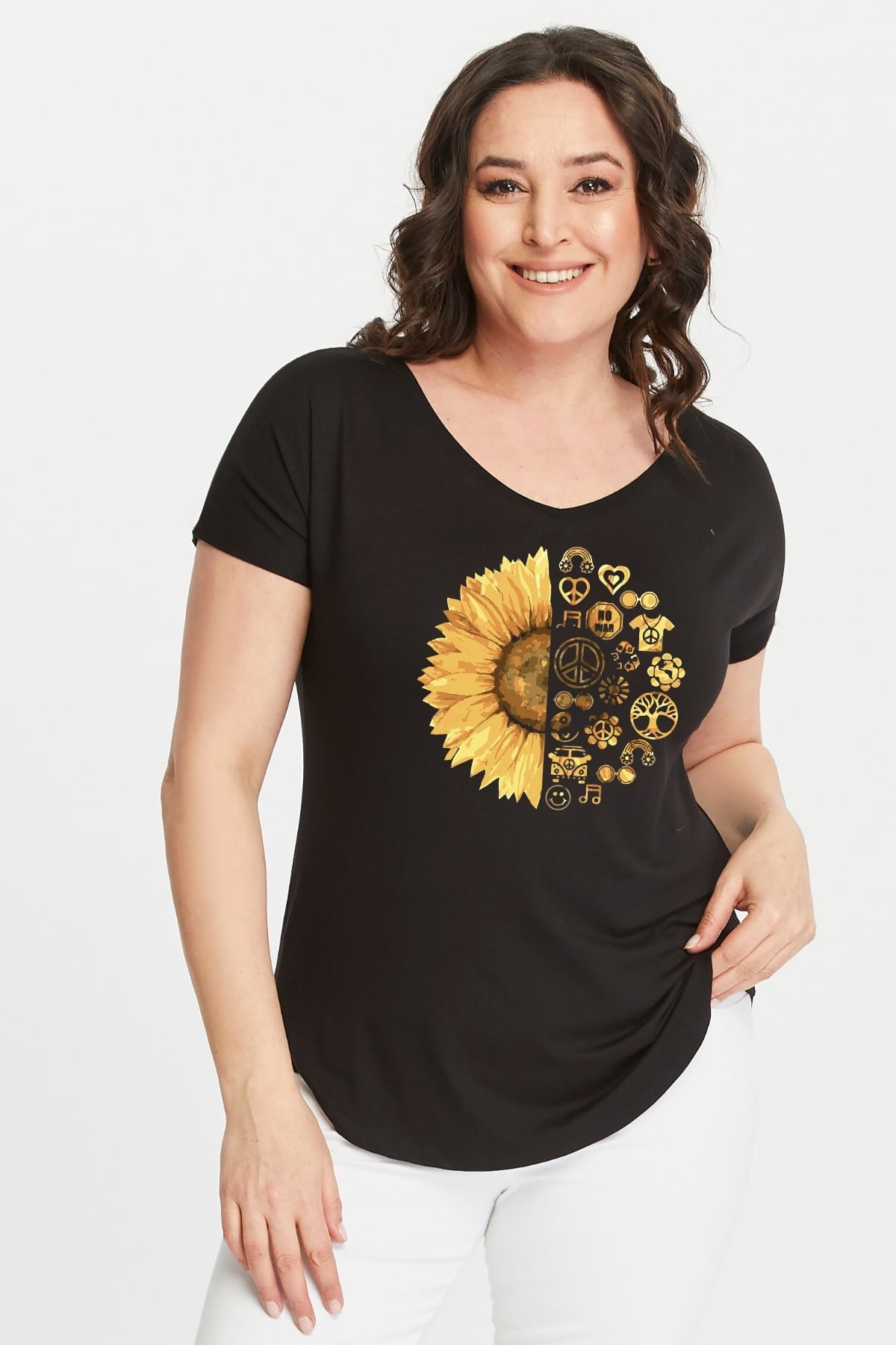 Büyük Beden Sun Flower Baskılı Geniş V Yaka Kısa Kol Oval Yırtmaç Bluz SiyahCurvy TrendBüyük Beden Sun Flower Baskılı Geniş V Yaka Kısa Kol Oval Yırtmaç Bluz Siyah