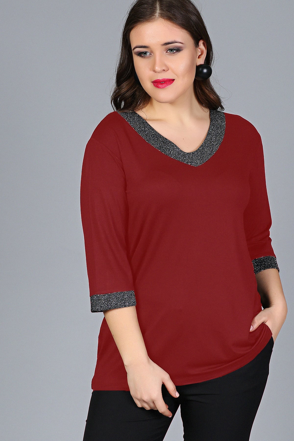 Büyük Beden Yaka Kolucu Sim Bluz BordoCurvy TrendBüyük Beden Yaka Kolucu Sim Bluz Bordo