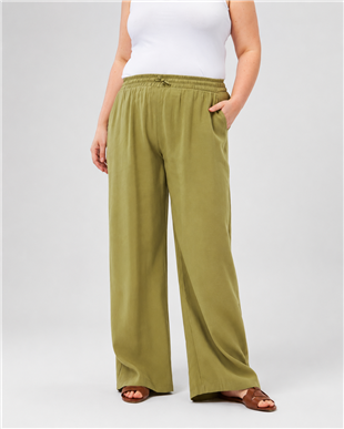 Büyük Beden Beli Lastikli Geniş Paça Pantolon OliveCurvy TrendBüyük Beden Beli Lastikli Geniş Paça Pantolon Olive