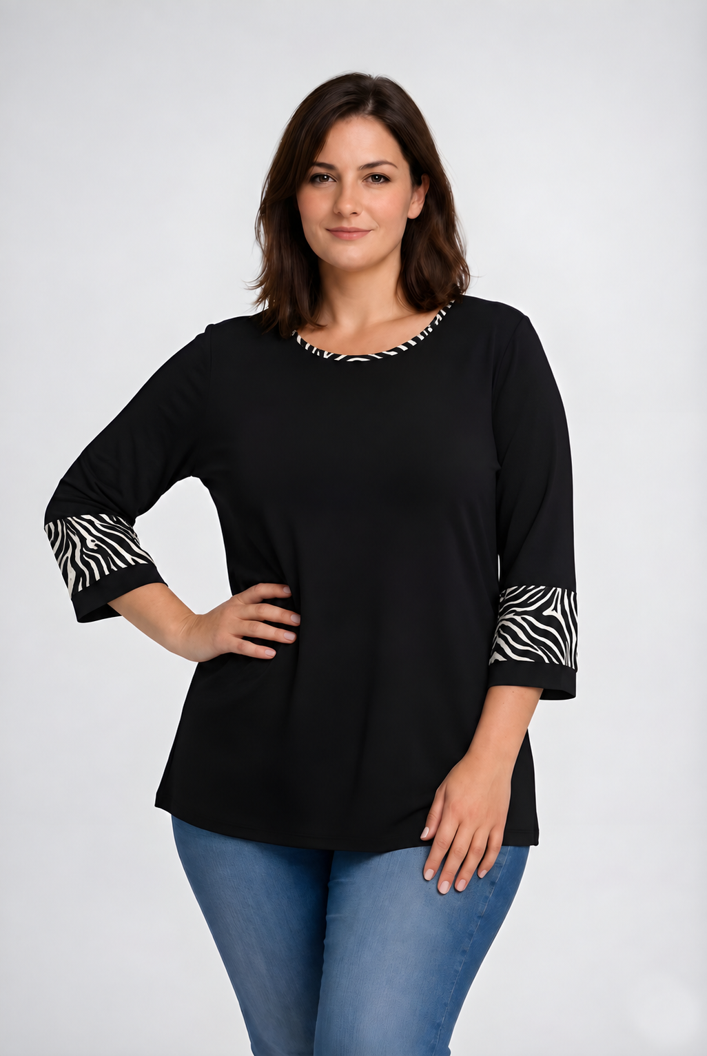 Büyük Beden Biye ve Bilek Zebra Detaylı Truvakar Kol Bluz SiyahCurvy TrendBüyük Beden Biye ve Bilek Zebra Detaylı Truvakar Kol Bluz Siyah