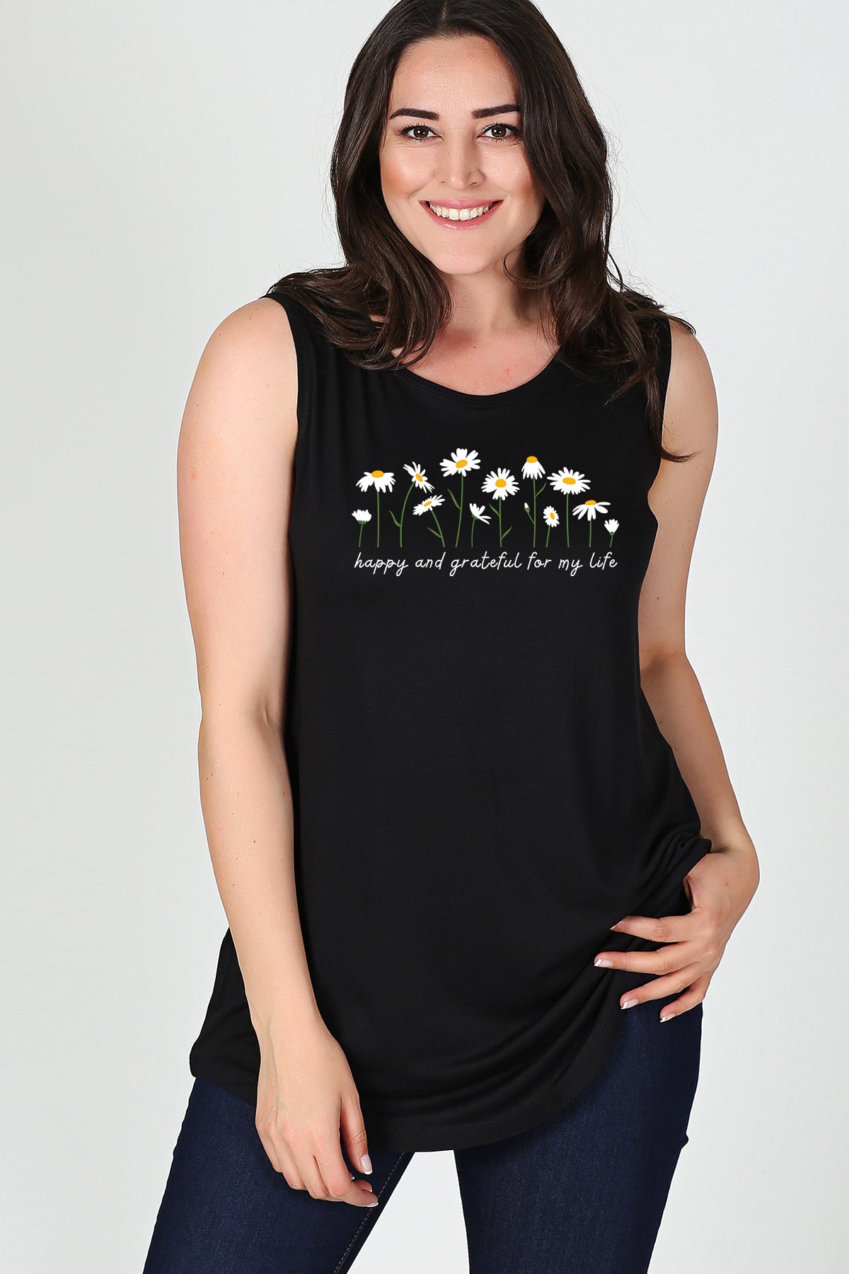 Büyük Beden Daisies Baskılı Kolsuz Viskon Basic Bluz SiyahCurvy TrendBüyük Beden Daisies Baskılı Kolsuz Viskon Basic Bluz Siyah