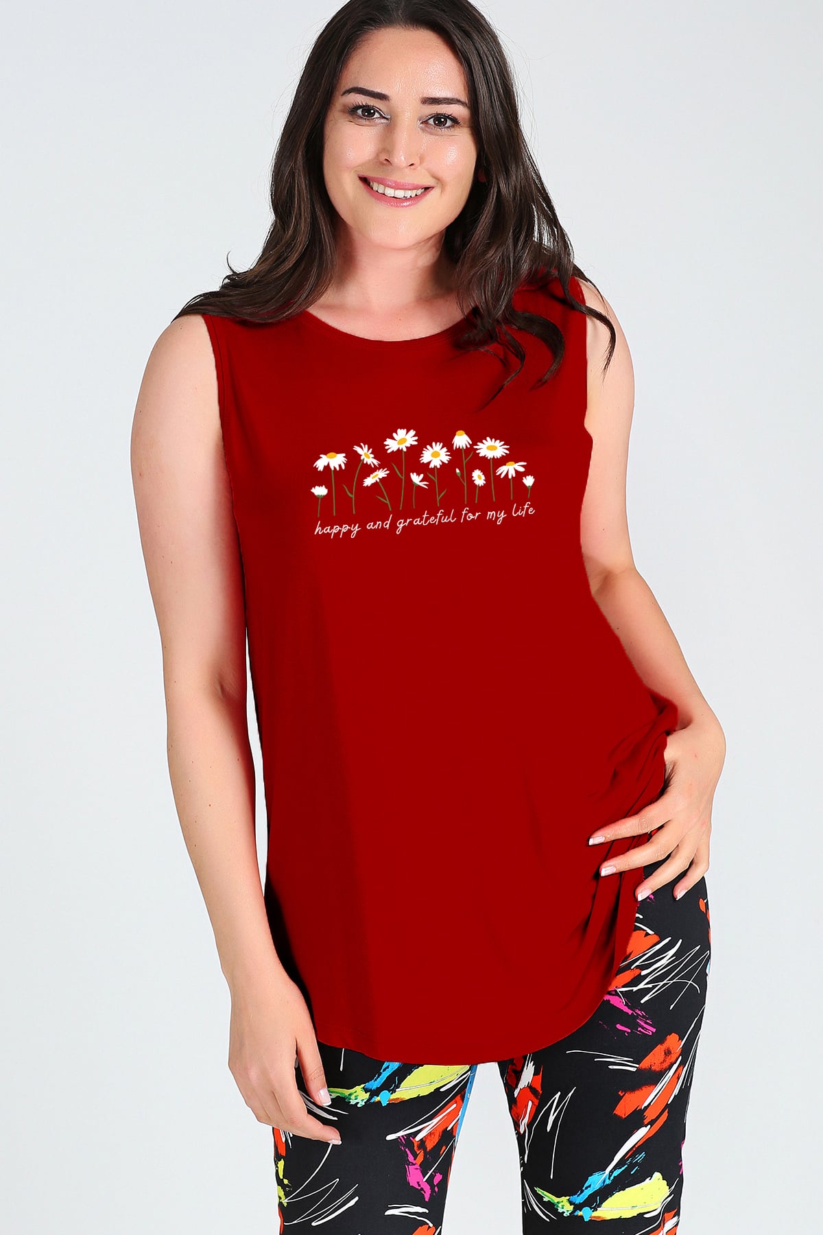 Büyük Beden Daisies Baskılı Kolsuz Viskon Basic Bluz BordoCurvy TrendBüyük Beden Daisies Baskılı Kolsuz Viskon Basic Bluz Bordo