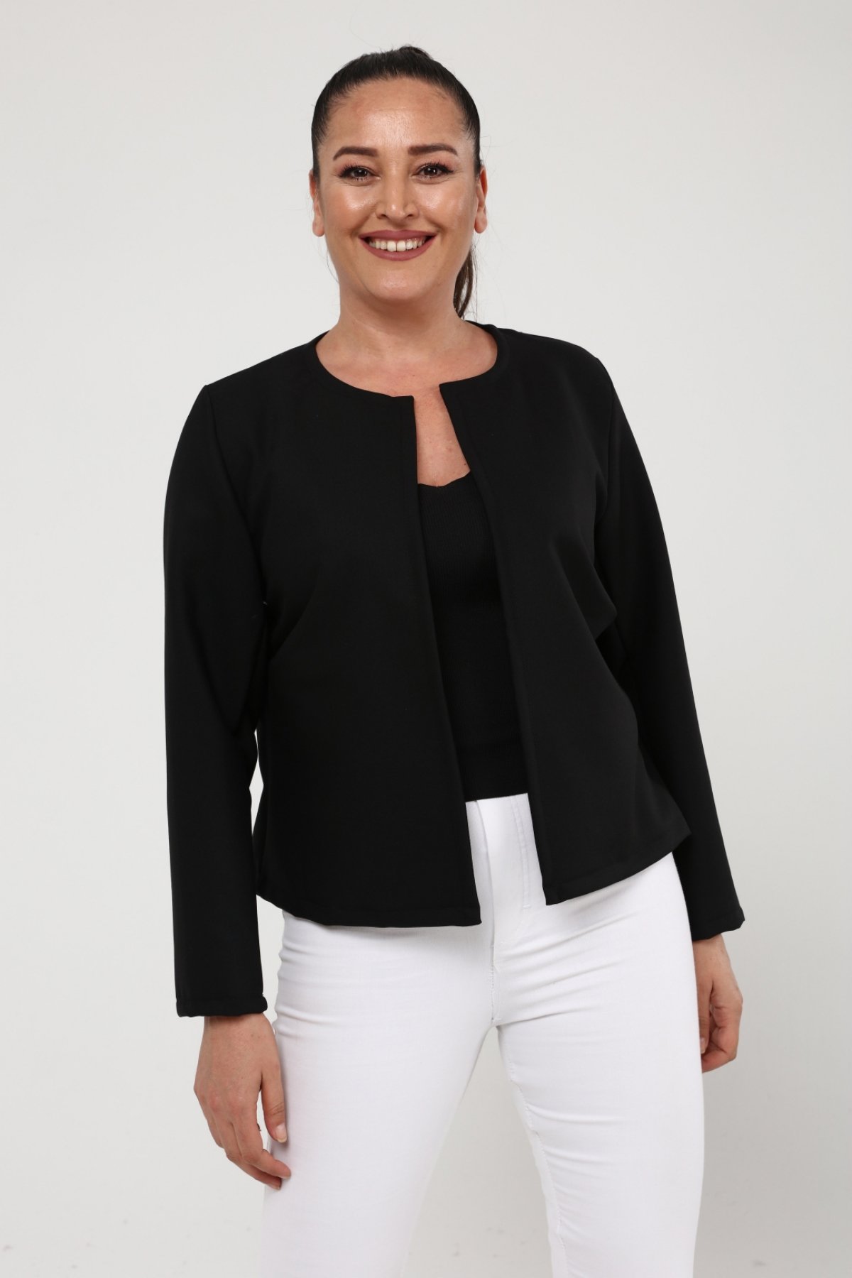Büyük Beden İnterlok Kısa Ceket SiyahCurvy TrendBüyük Beden İnterlok Kısa Ceket Siyah