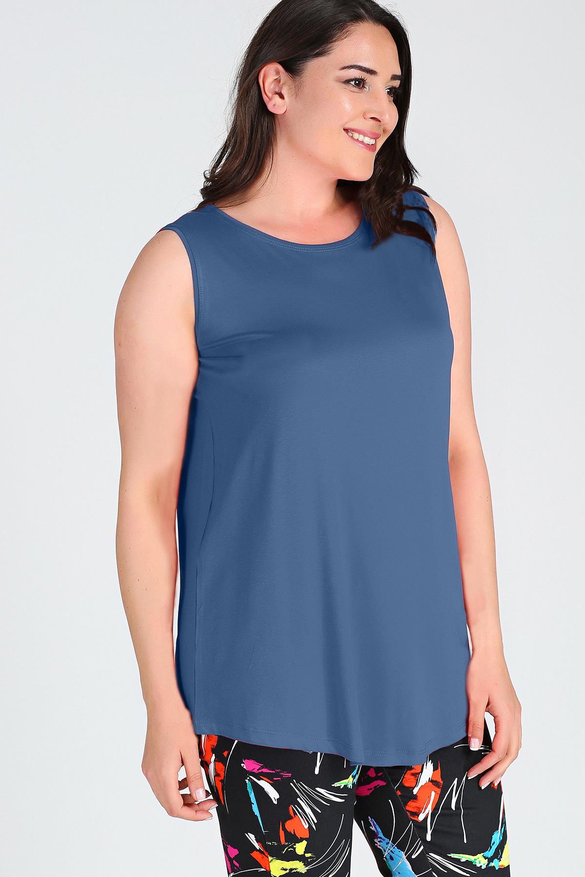 Büyük Beden Kolsuz Viskon Basic Bluz İndigoCurvy TrendBüyük Beden Kolsuz Viskon Basic Bluz İndigo