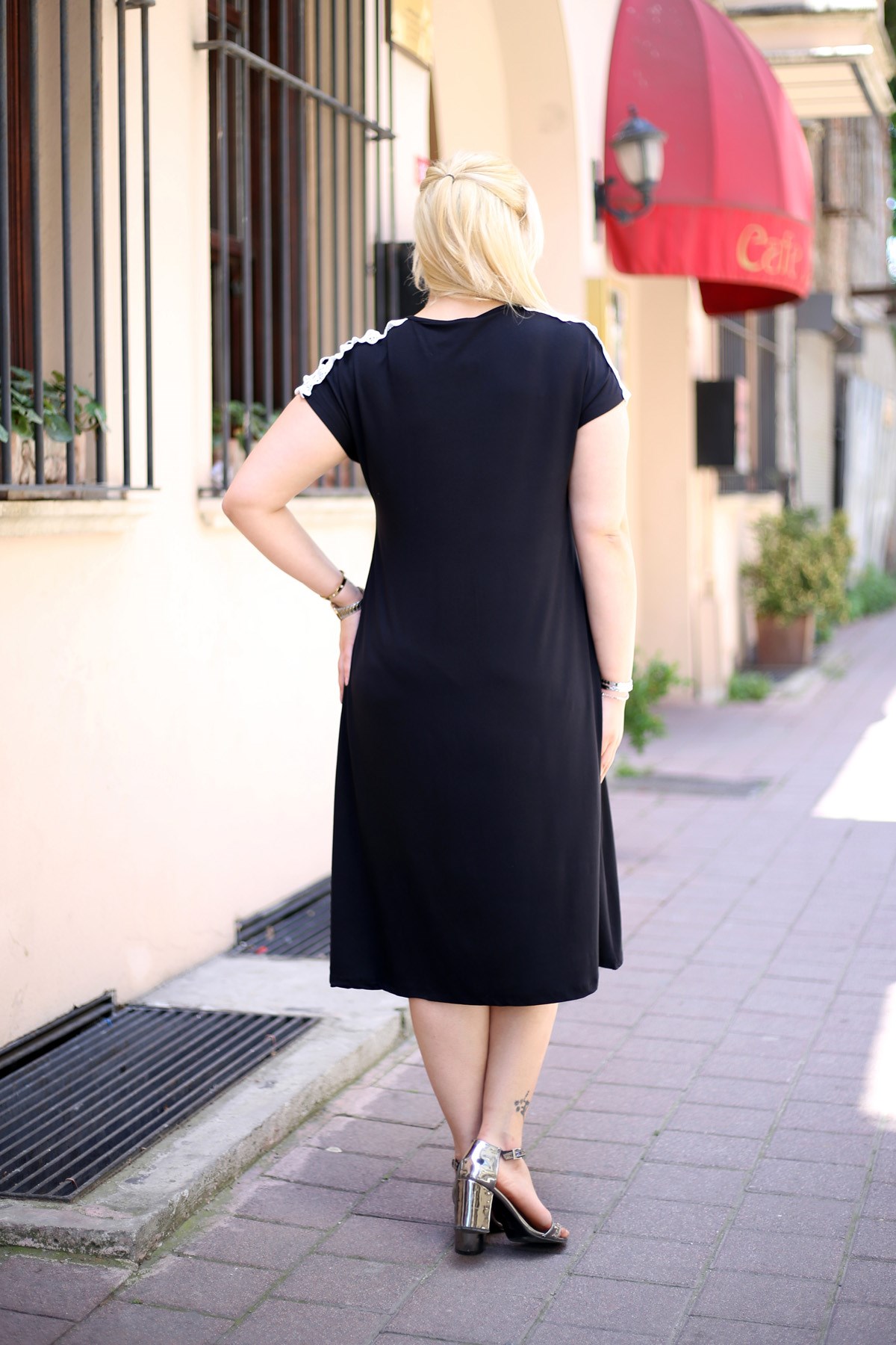 Moda Cazibe Büyük Beden Omuz Güpür Dekolteli Elbise Siyah