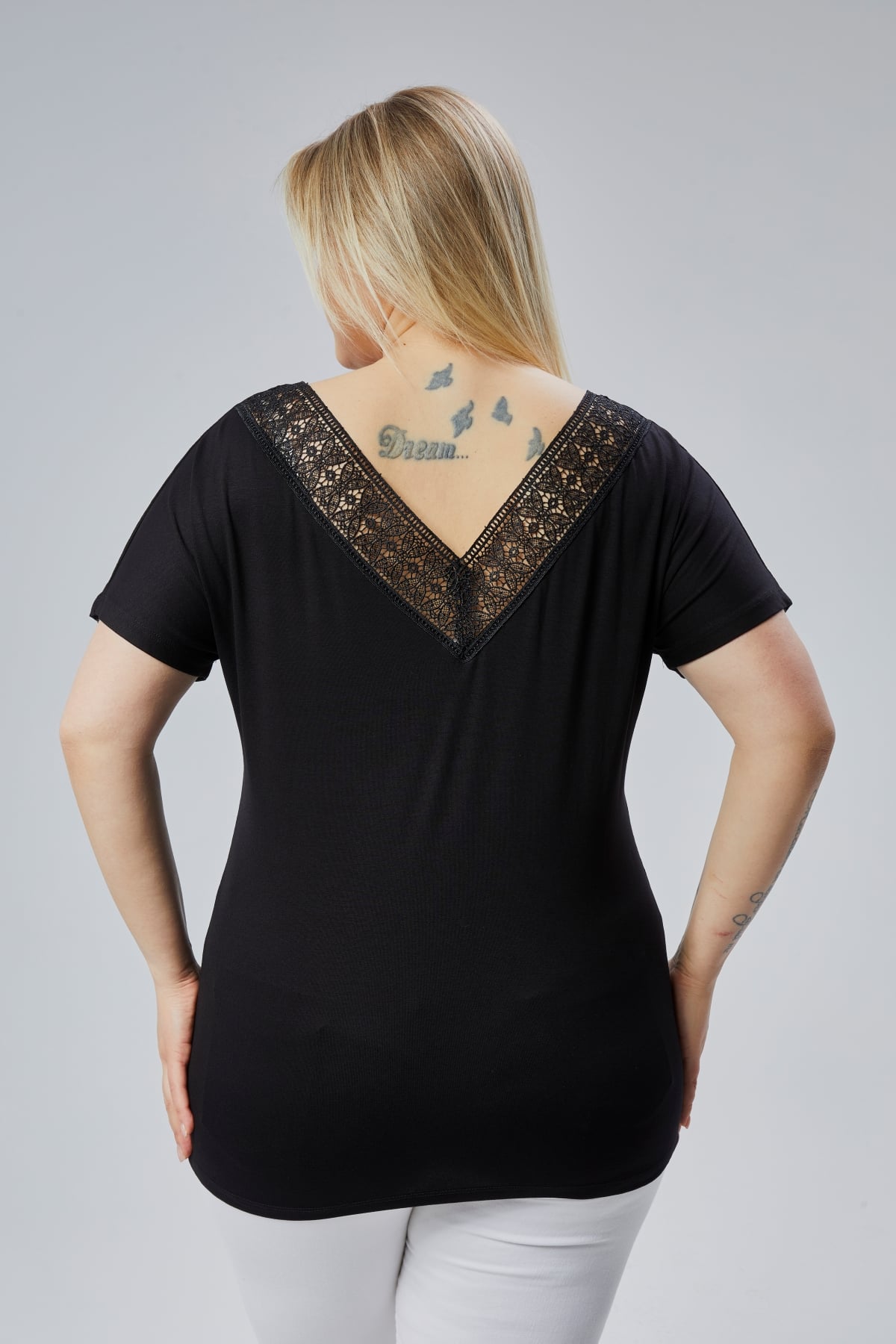 Büyük Beden Sırt V Güpür Bluz SiyahCurvy TrendBüyük Beden Sırt V Güpür Bluz Siyah