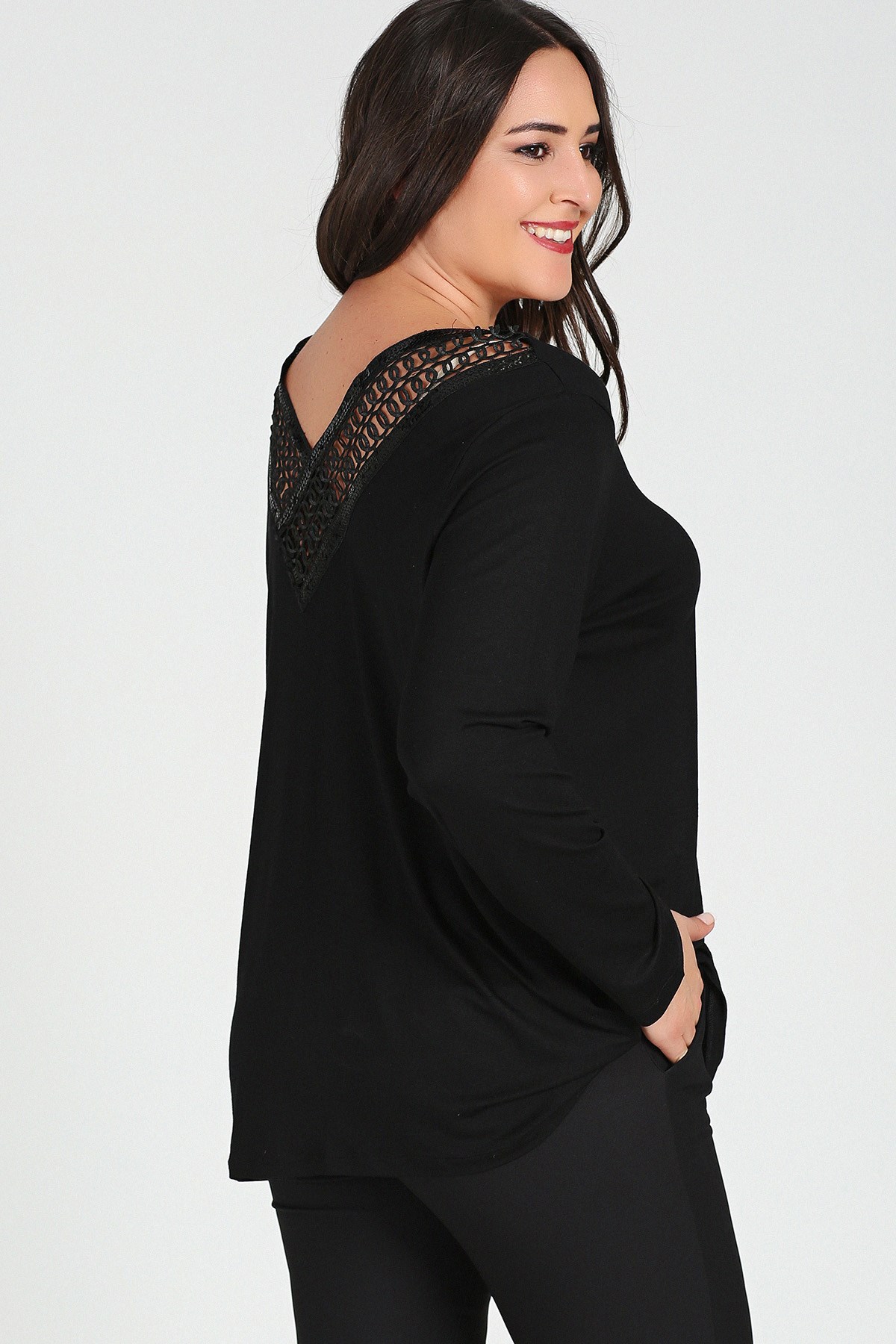 Büyük Beden Sırt V Güpür Uzun Kol Bluz Siyah