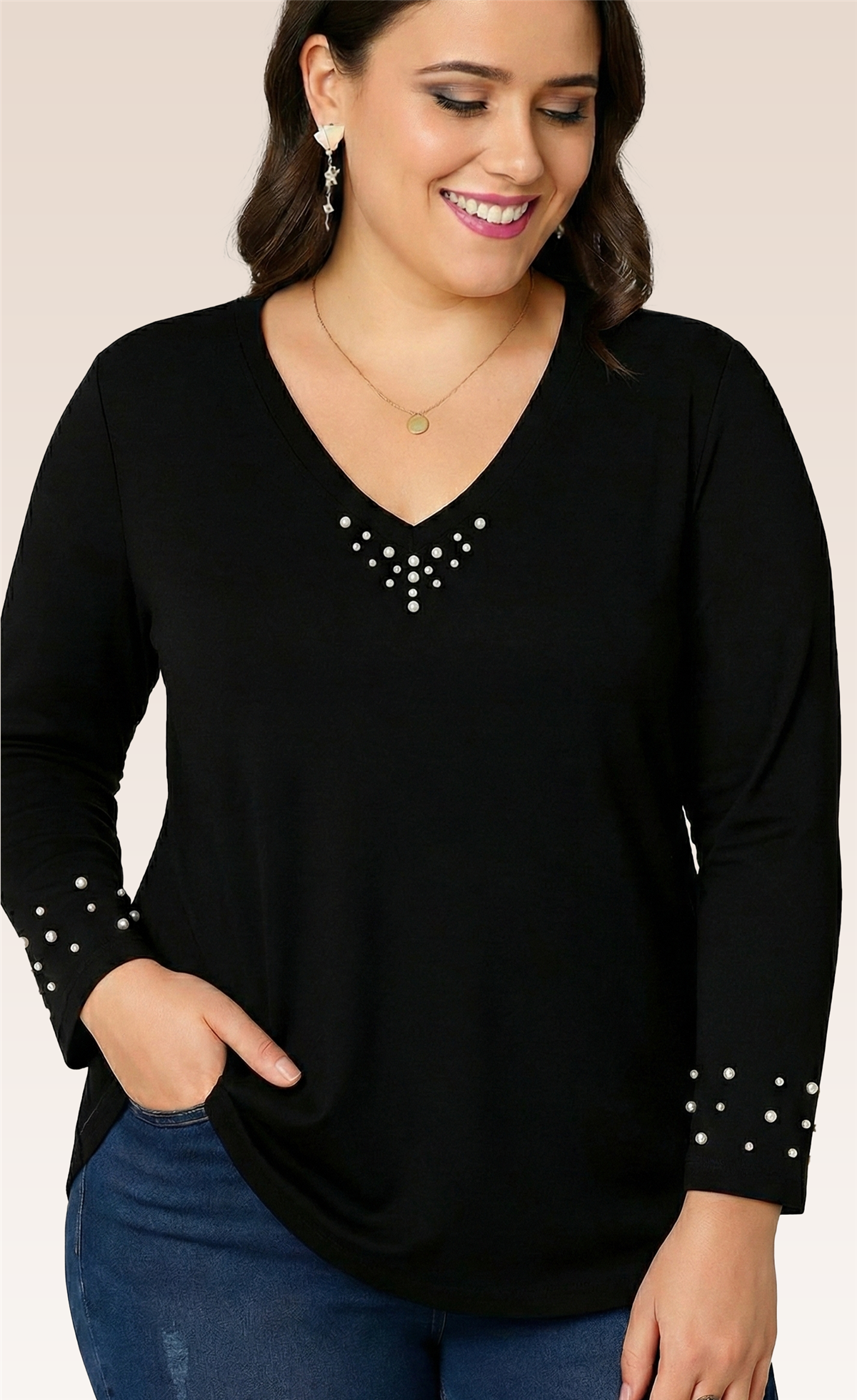 Büyük Beden Yaka Ucu ve Kol Ucu İnci İşlemeli V Yaka Uzun Kol Geniş Etekli Bluz SiyahCurvy TrendBüyük Beden Yaka Ucu ve Kol Ucu İnci İşlemeli V Yaka Uzun Kol Geniş Etekli Bluz Siyah