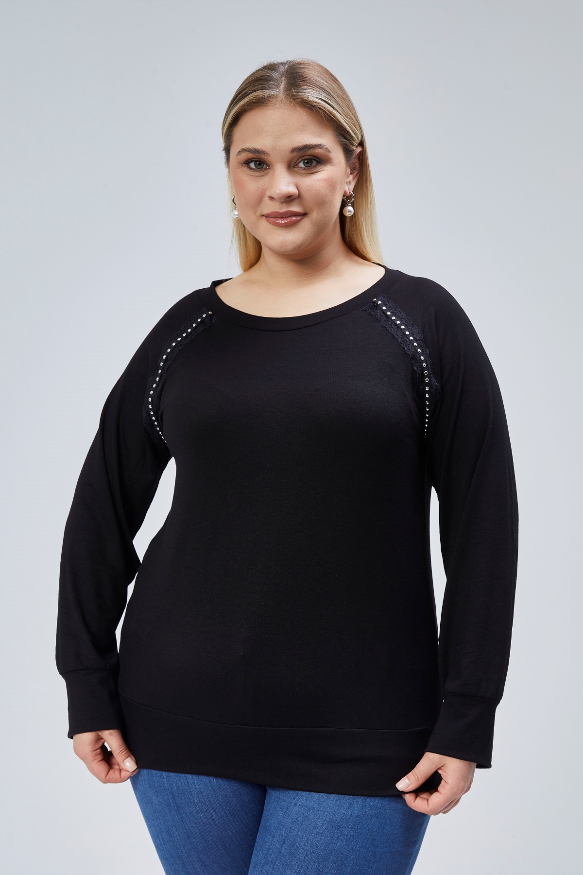 Büyük Beden Zımba Detaylı Reglan Kol Bluz SiyahCurvy TrendBüyük Beden Zımba Detaylı Reglan Kol Bluz Siyah