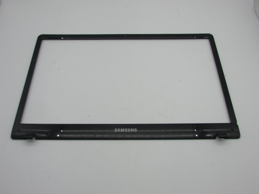 SAMSUNG  NP305 E5A 300E5A Lcd Bezel On