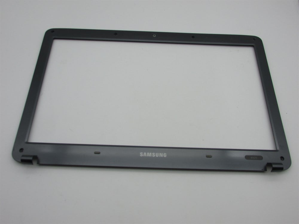 SAMSUNG R525 Notebook  Lcd Bezel On