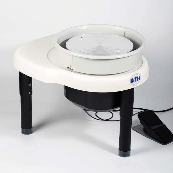 BTH Andromeda DD03 çömlekçi tornası kullanım görünümü