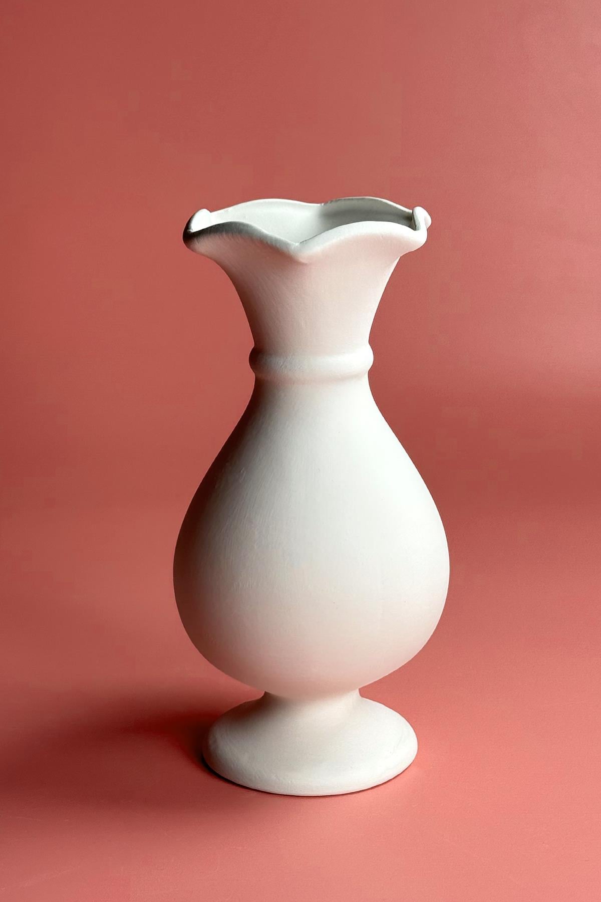 Standing Lettuce Vase - Bisque