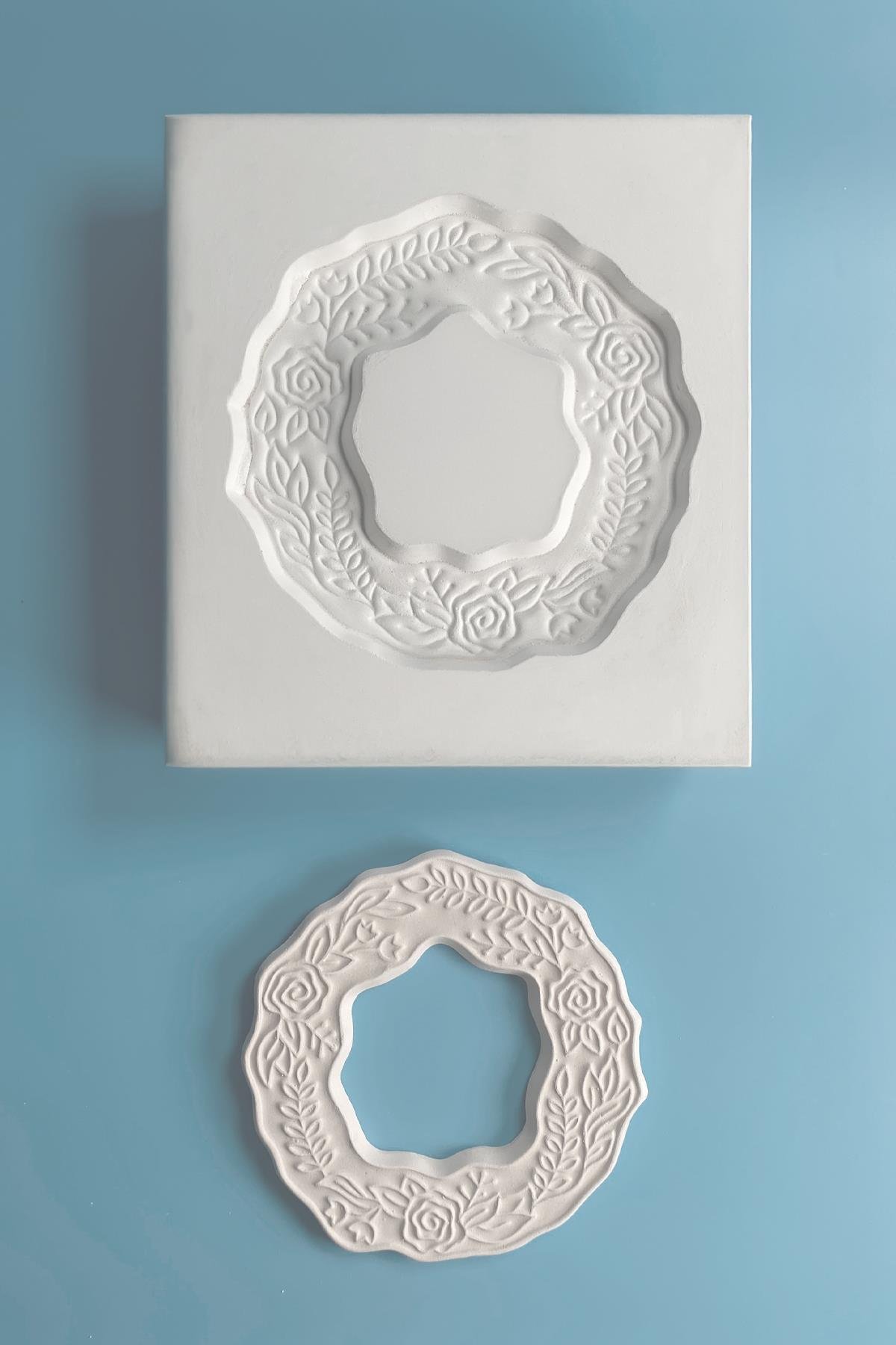 Plaster Mold Round Decorated Frame