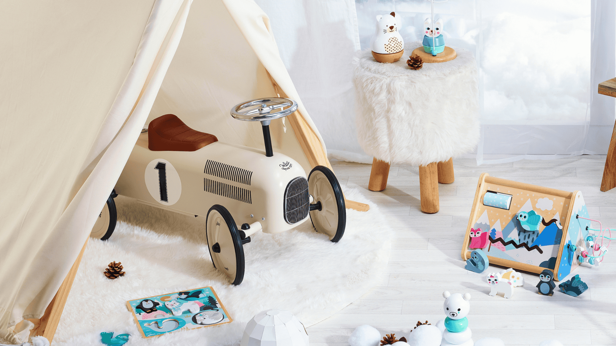 Bebekler İçin İlk Oyuncaklar: Güvenli ve Eğitici Oyuncak Seçimi