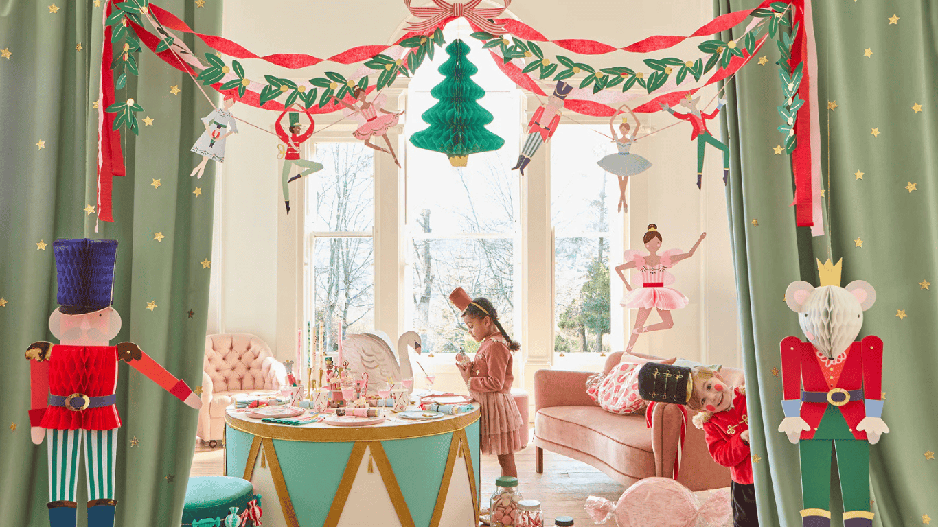 Yeni Yıl Masası Hazırlama Rehberi: Parti Sunumu ve Dekorasyon Fikirleri