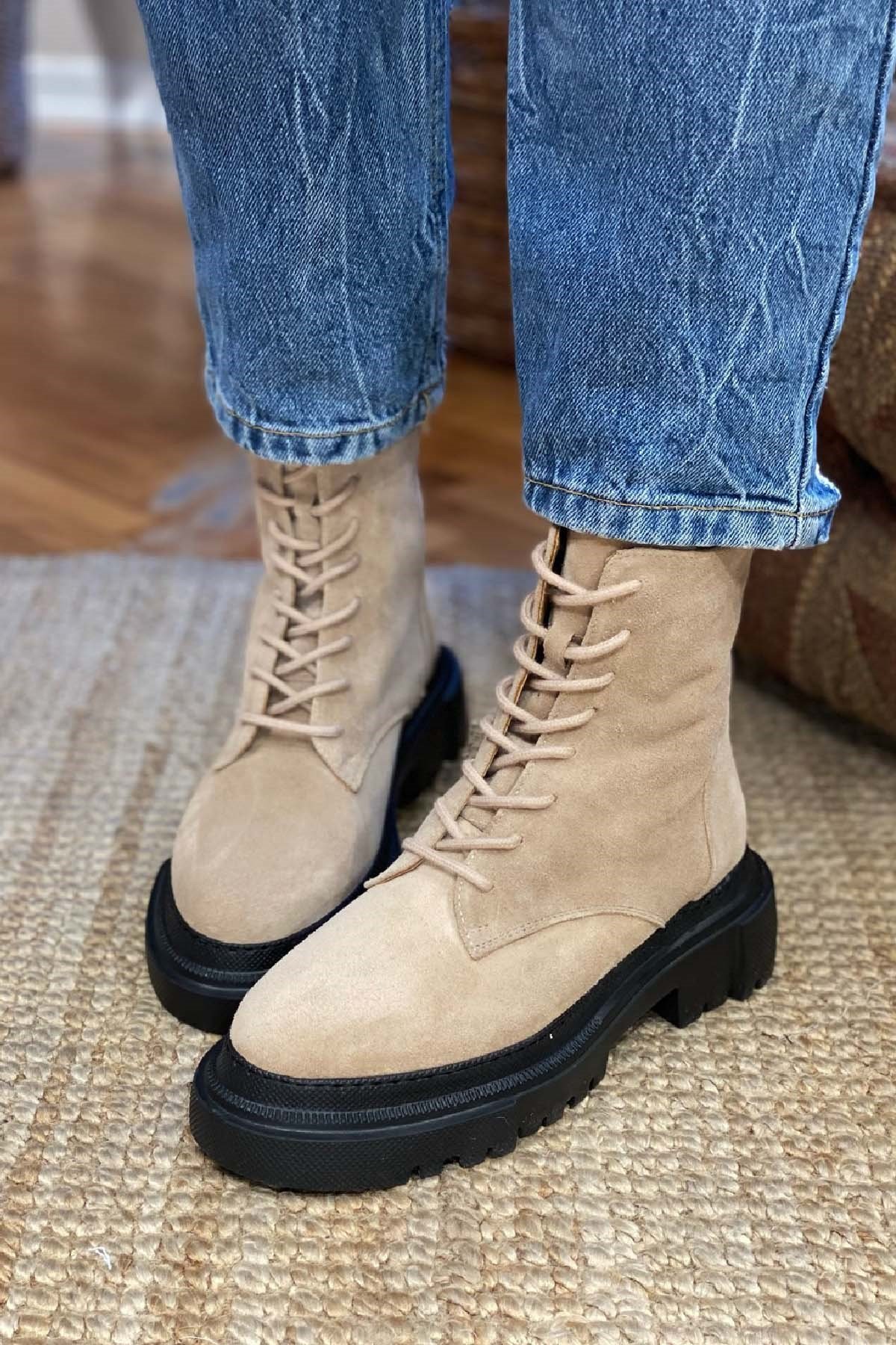 HOLLY BEJ/SİYAH TABAN POSTAL BEJ SÜET