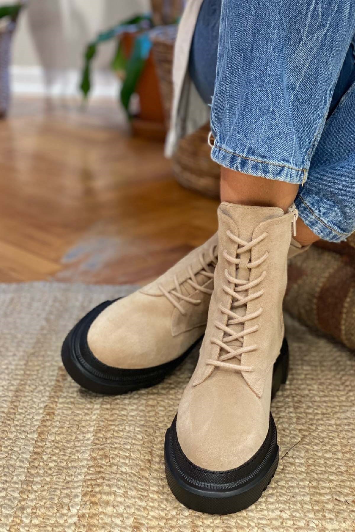 HOLLY BEJ/SİYAH TABAN POSTAL BEJ SÜET