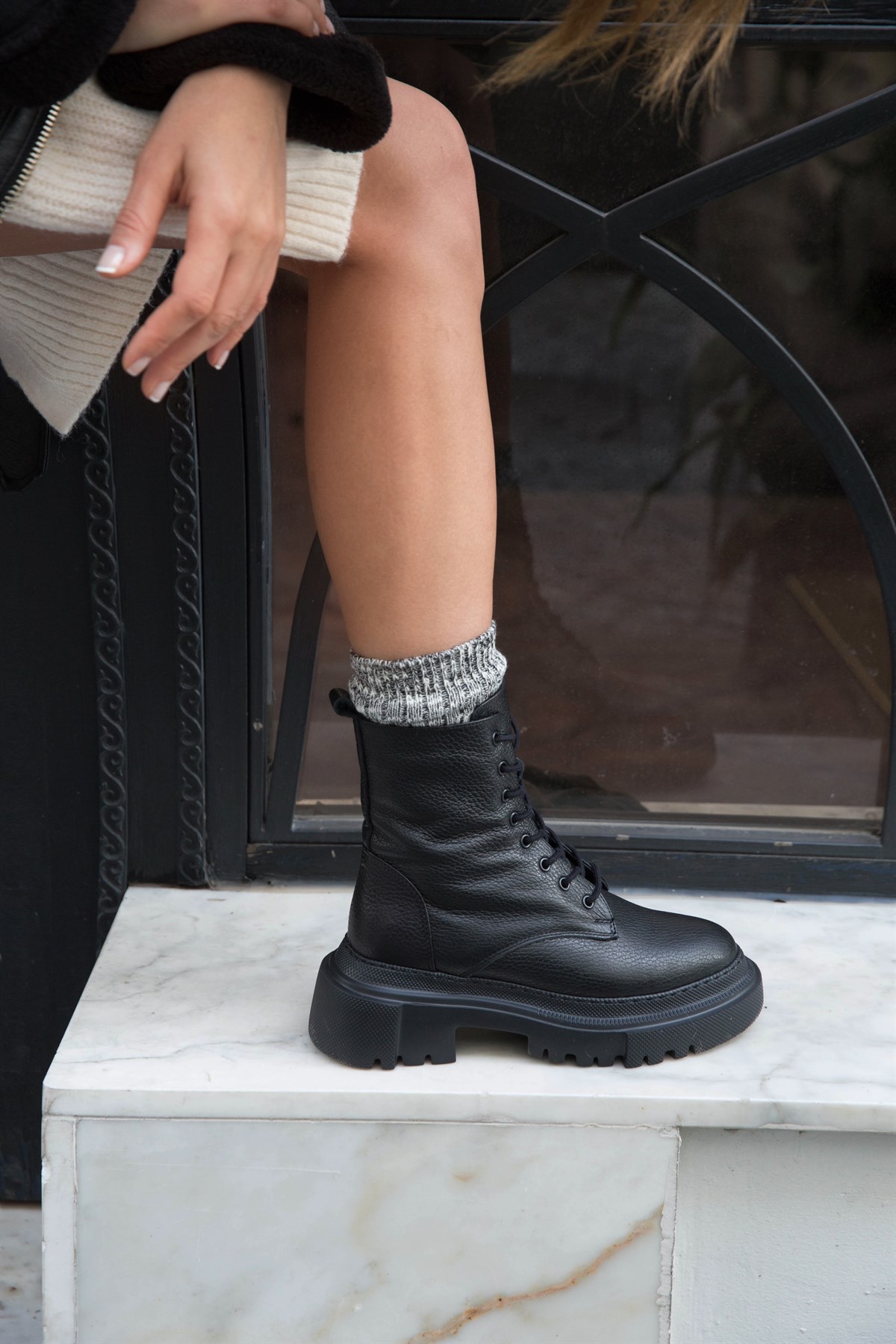 HOLLY SİYAH HAKİKİ DERİ POSTAL SİYAH DERİ