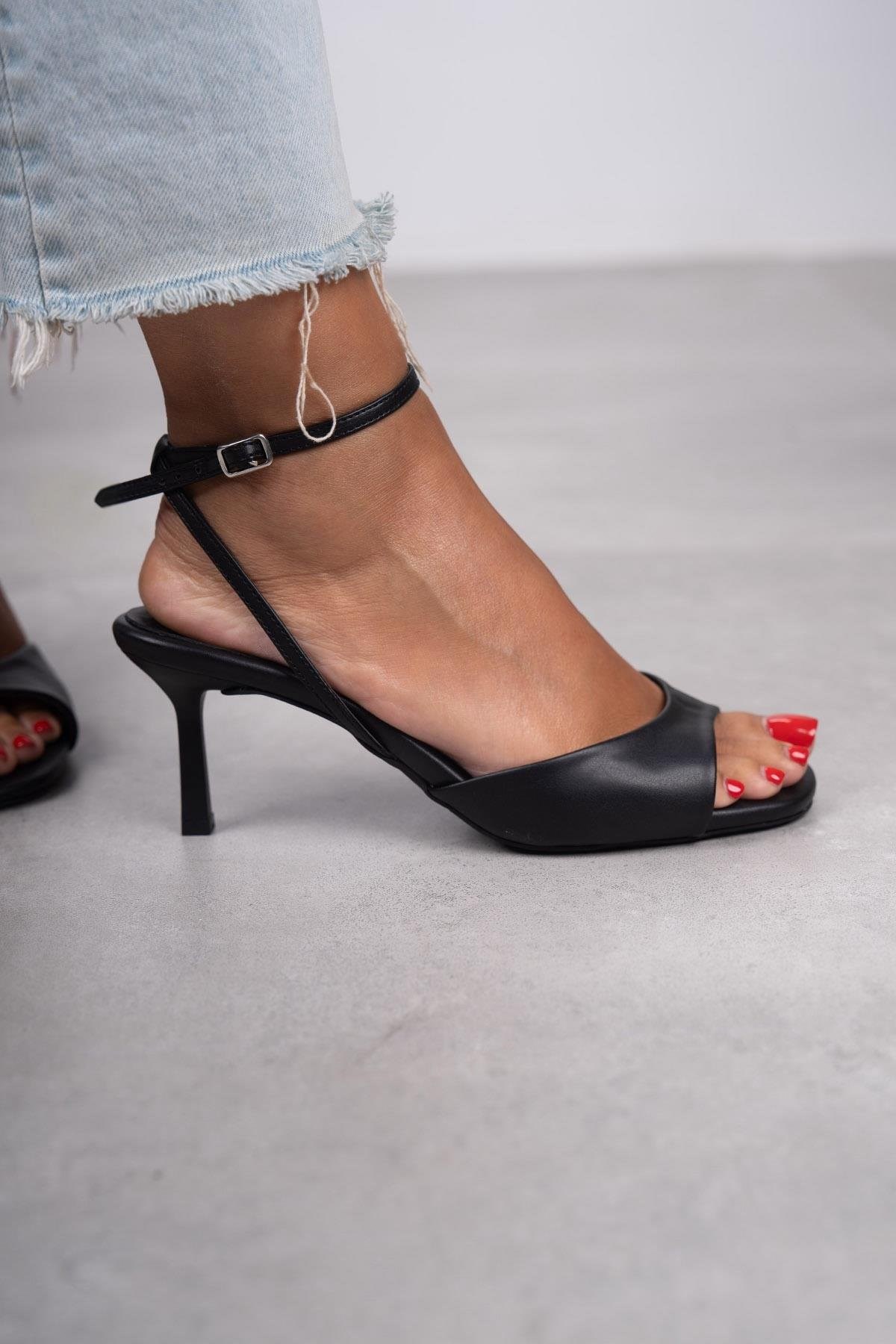 NİCE SANDALET SİYAH DERİ