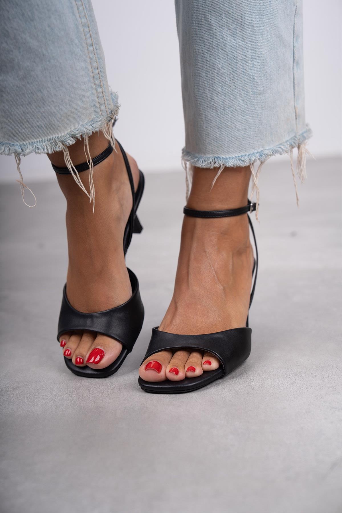 NİCE SİYAH DERİ SANDALET SİYAH DERİ