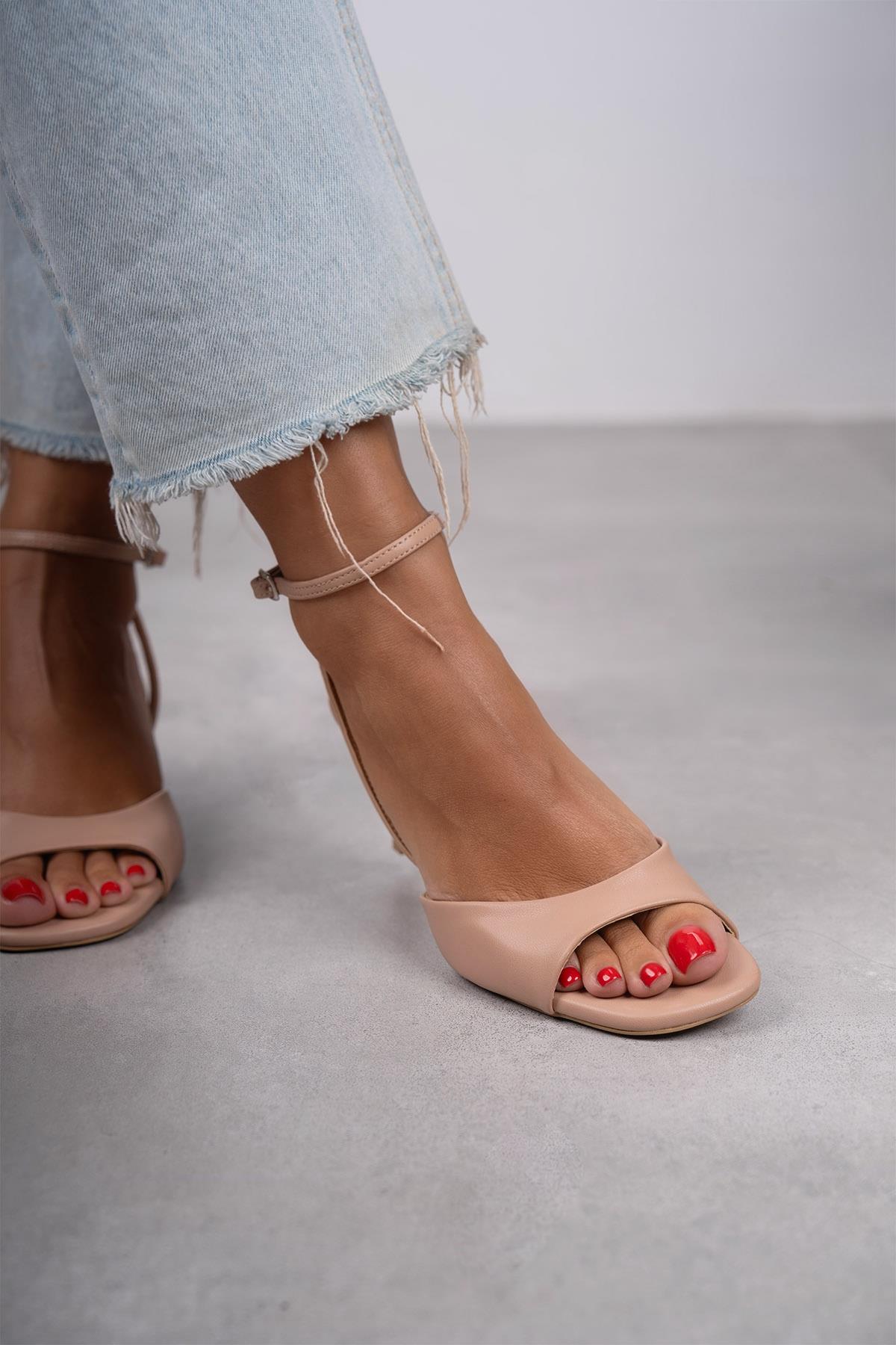 NİCE TEN DERİ SANDALET TEN DERİ