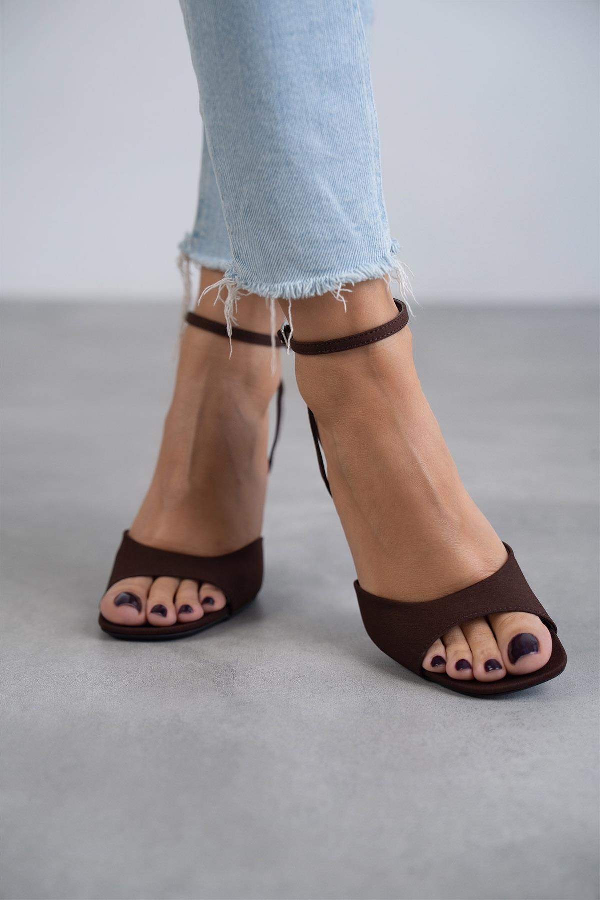 NİKİ KAHVE MAT SATEN SANDALET KAHVE