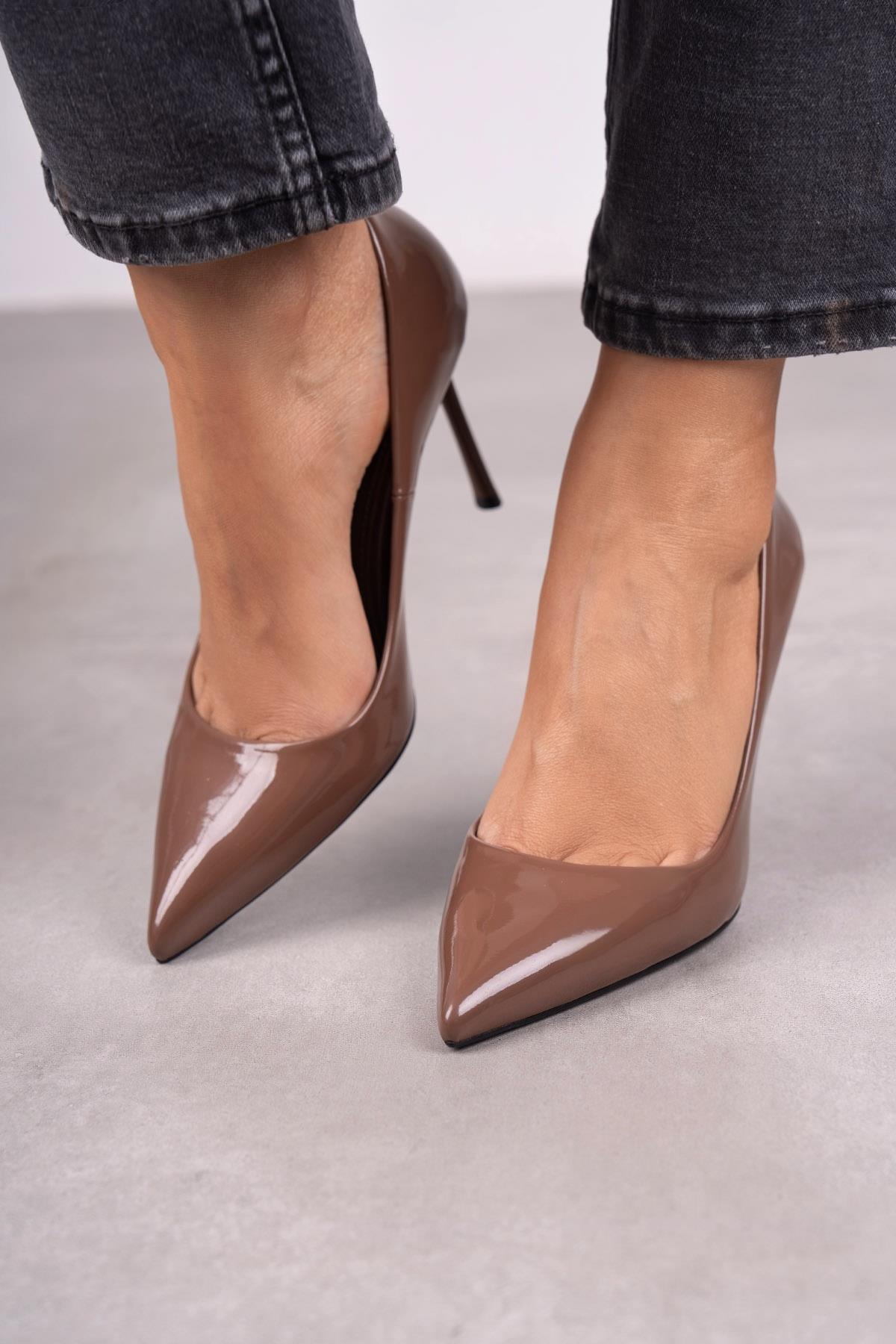 QUEEN ÇİKOLATA RUGAN STİLETTO ÇİKOLATA RUGAN