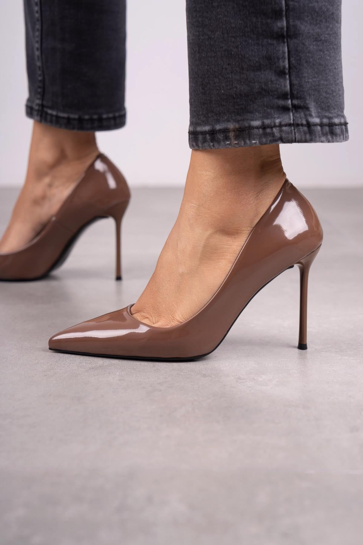 QUEEN ÇİKOLATA RUGAN STİLETTO ÇİKOLATA RUGAN