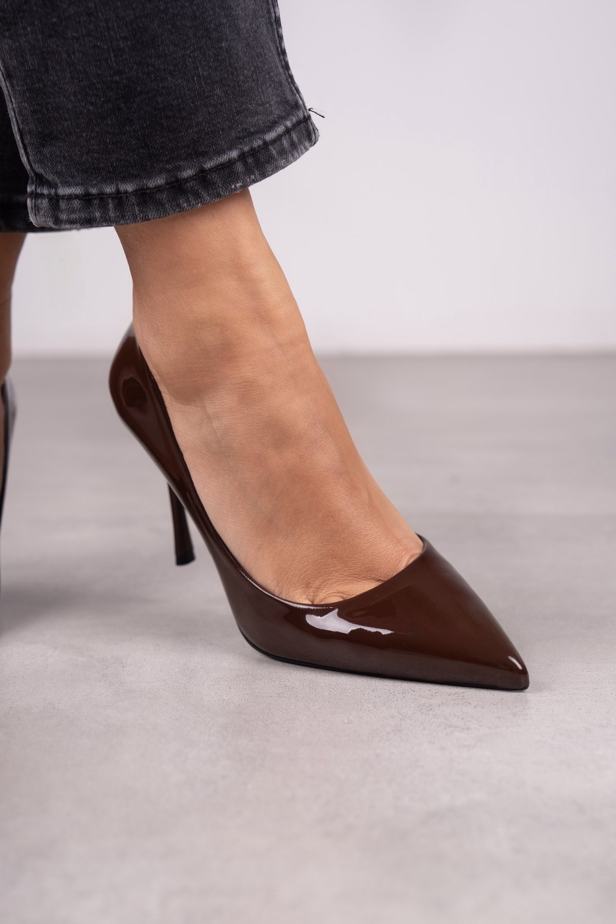 QUEEN KAHVE RUGAN STİLETTO KAHVE