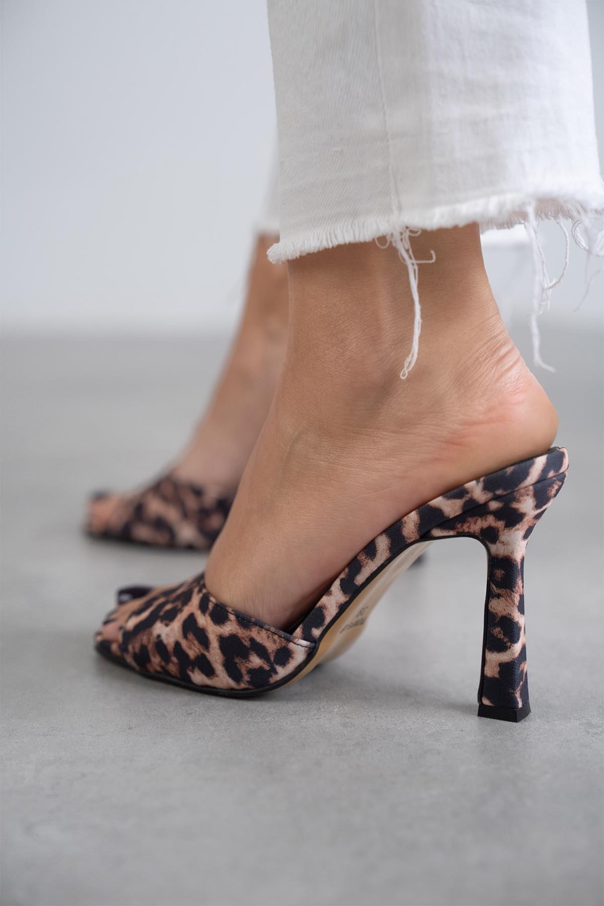 TRACY LEO KUMAŞ TERLİK LEO