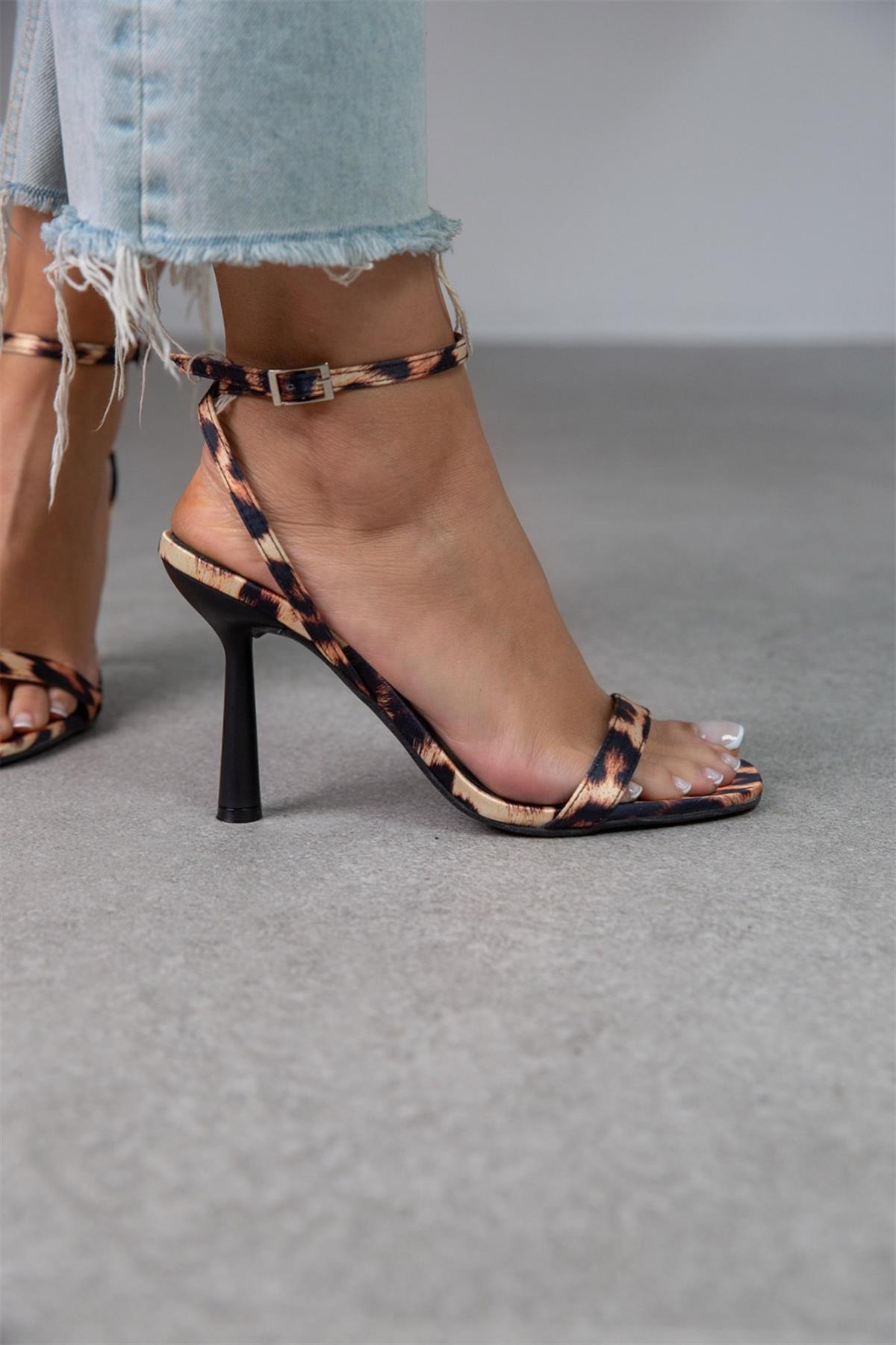 VANESSA LEO SATEN SANDALET LEO