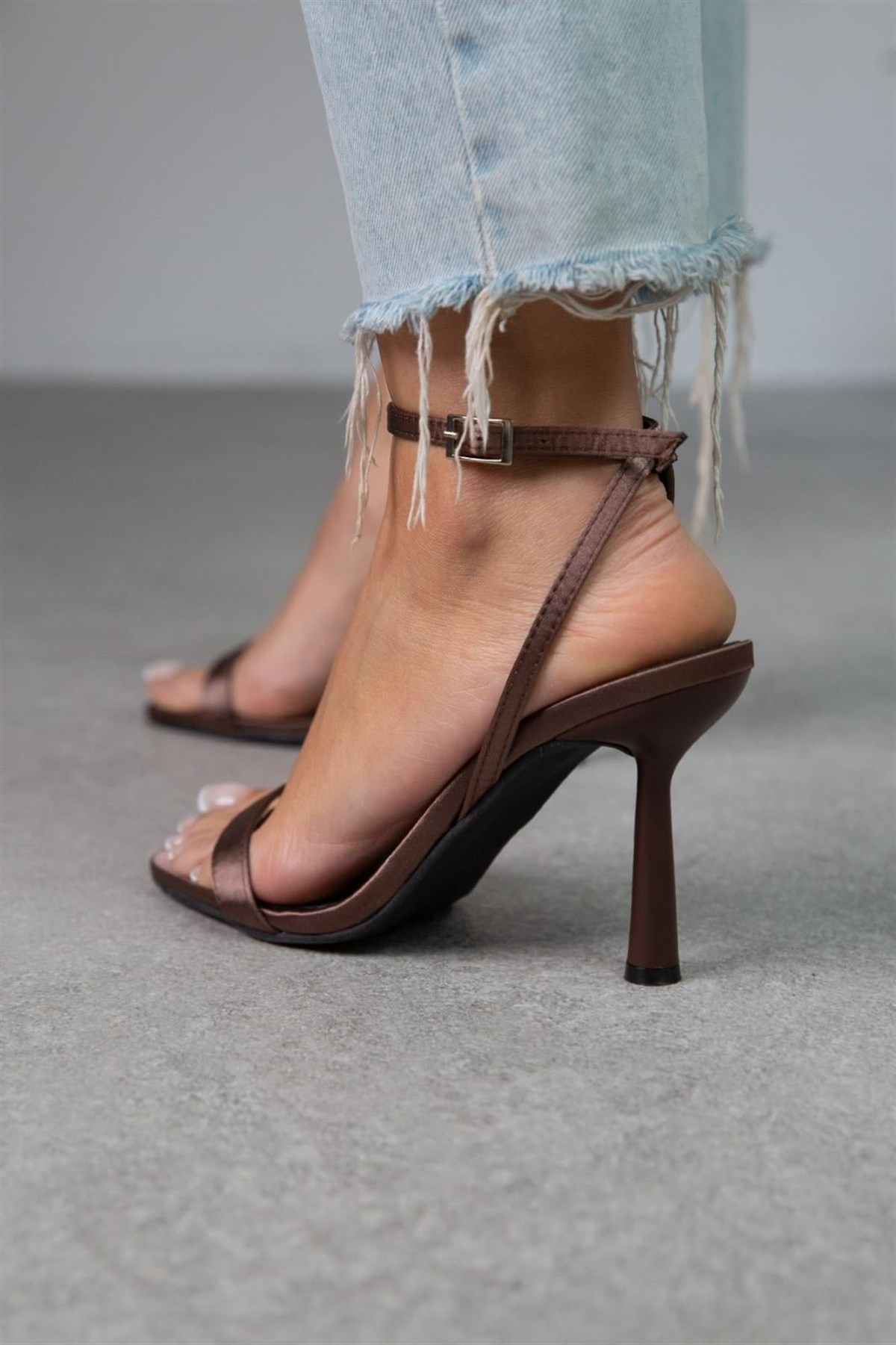 VANESSA SANDALET KAHVE SATEN