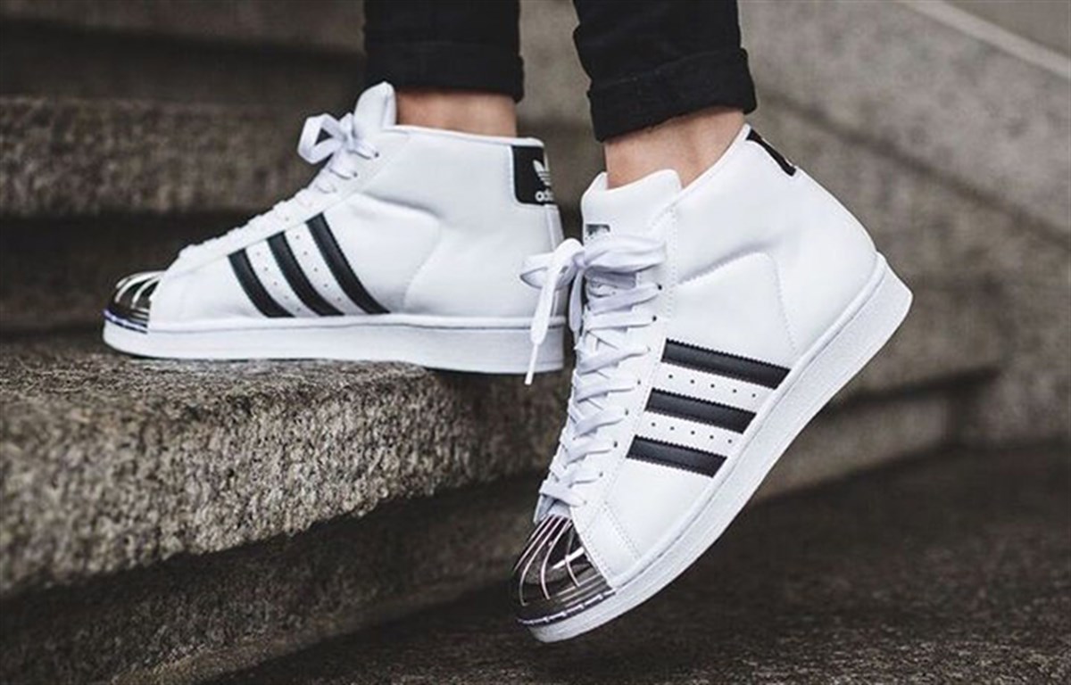 Adidas metal toe beyaz hot sale