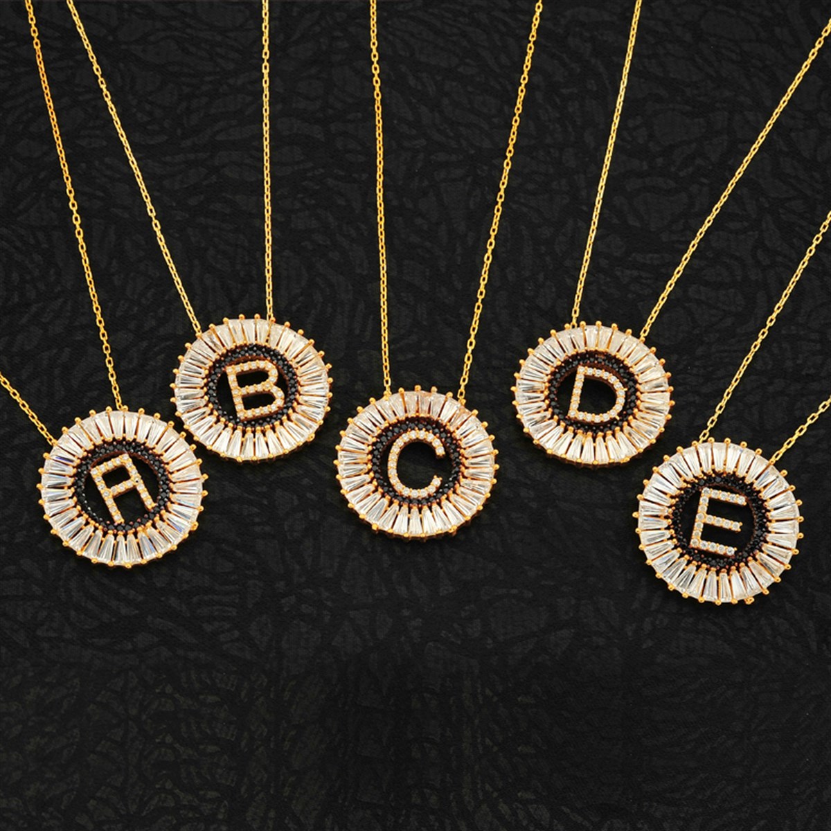 Altın Kaplama Trapez Baget Taşlı Harf  925 Ayar Gümüş Bayan Kolyesi