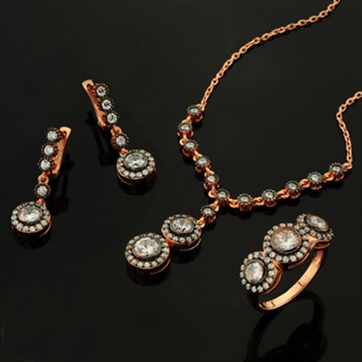 Elmas Görünüşlü Roz Kaplamalı Gümüş Yuvarlak Zirkon Taşlı Set