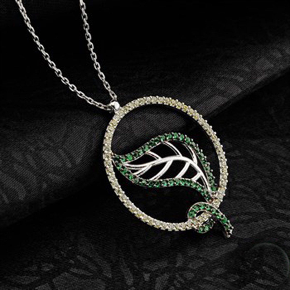 Yaprak Zümrüt Yeşil Taşlı 925 Ayar Gümüş Bayan Kolyesi