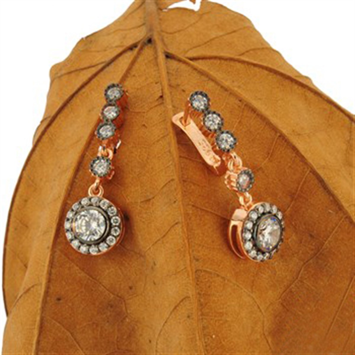 Elmas Görünüşlü Zirkon Taşlı Roz Kaplamalı Gümüş Bayan Küpe