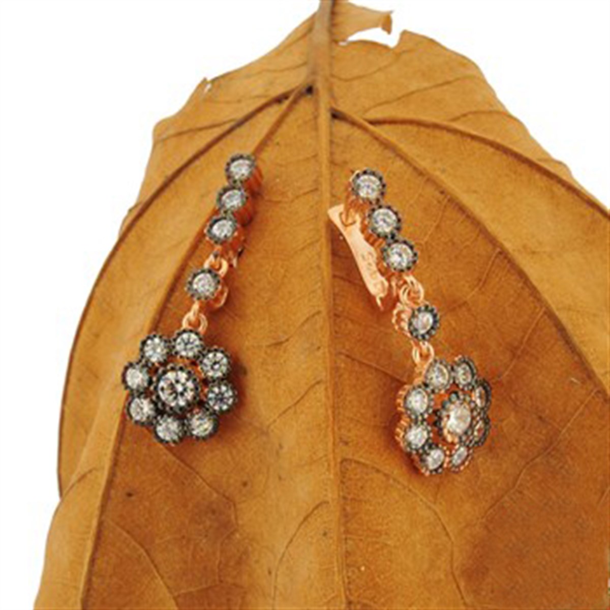 Elmas Görünüşlü Zirkon Taşlı Roz Kaplamalı Gümüş Bayan Küpe