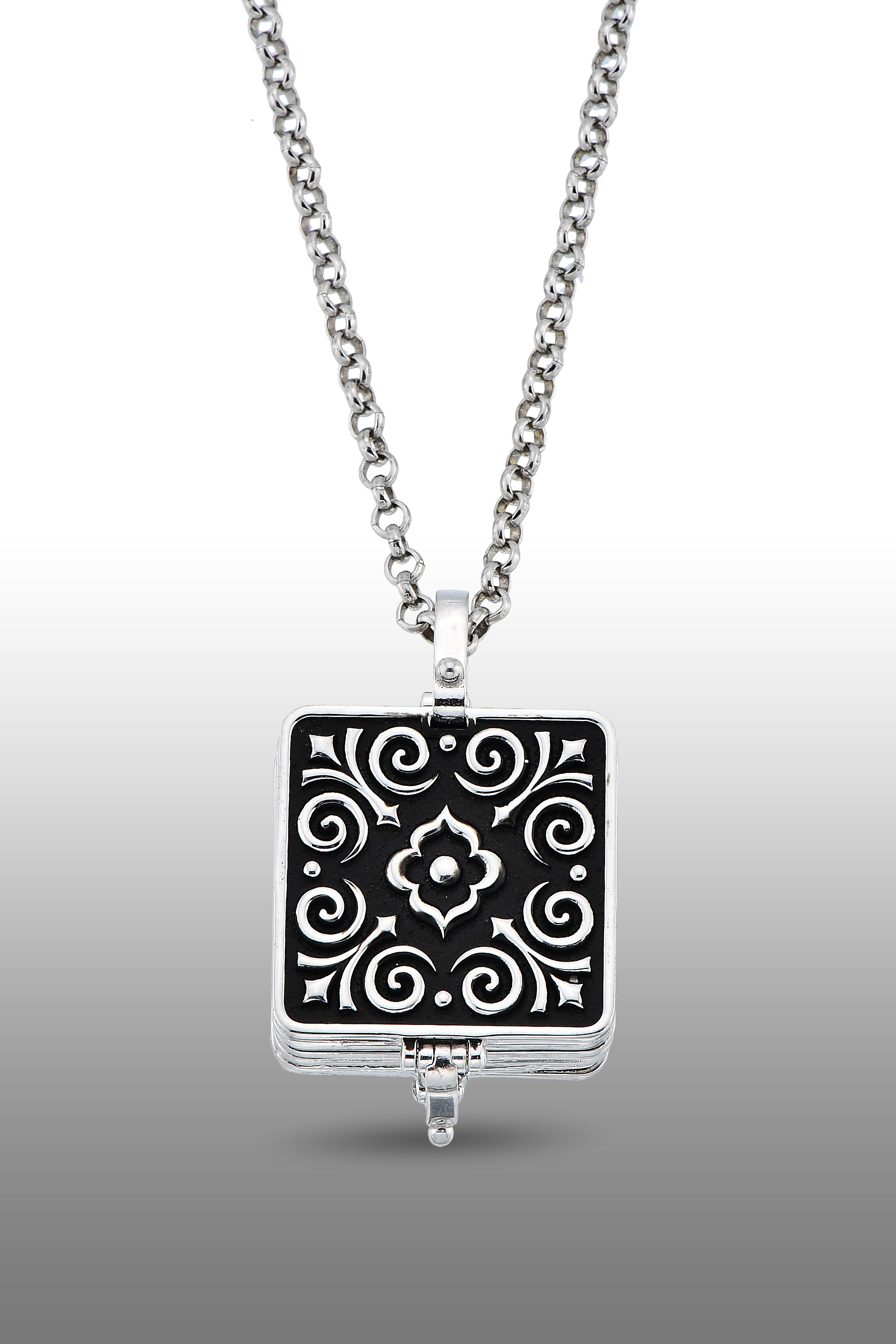 Gümüş Kabartma Desen İşlemeli Erkek 7 Ayetler Kolyesi