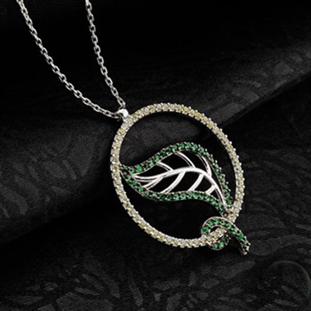 Yaprak Zümrüt Yeşil Taşlı 925 Ayar Gümüş Bayan Kolyesi