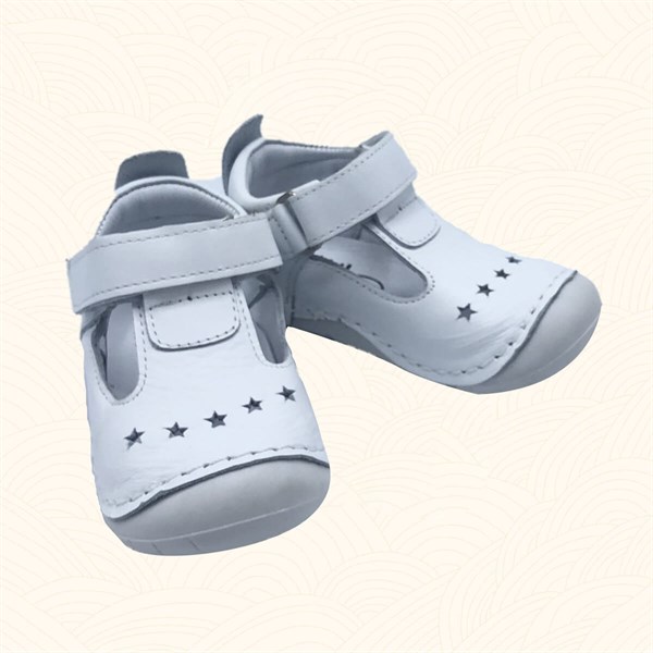Lil Bugga Ponçik, anatomik tabanlı, gerçek deri, beyaz renk, kız ve erkek bebek ilk adım ayakkabısı.